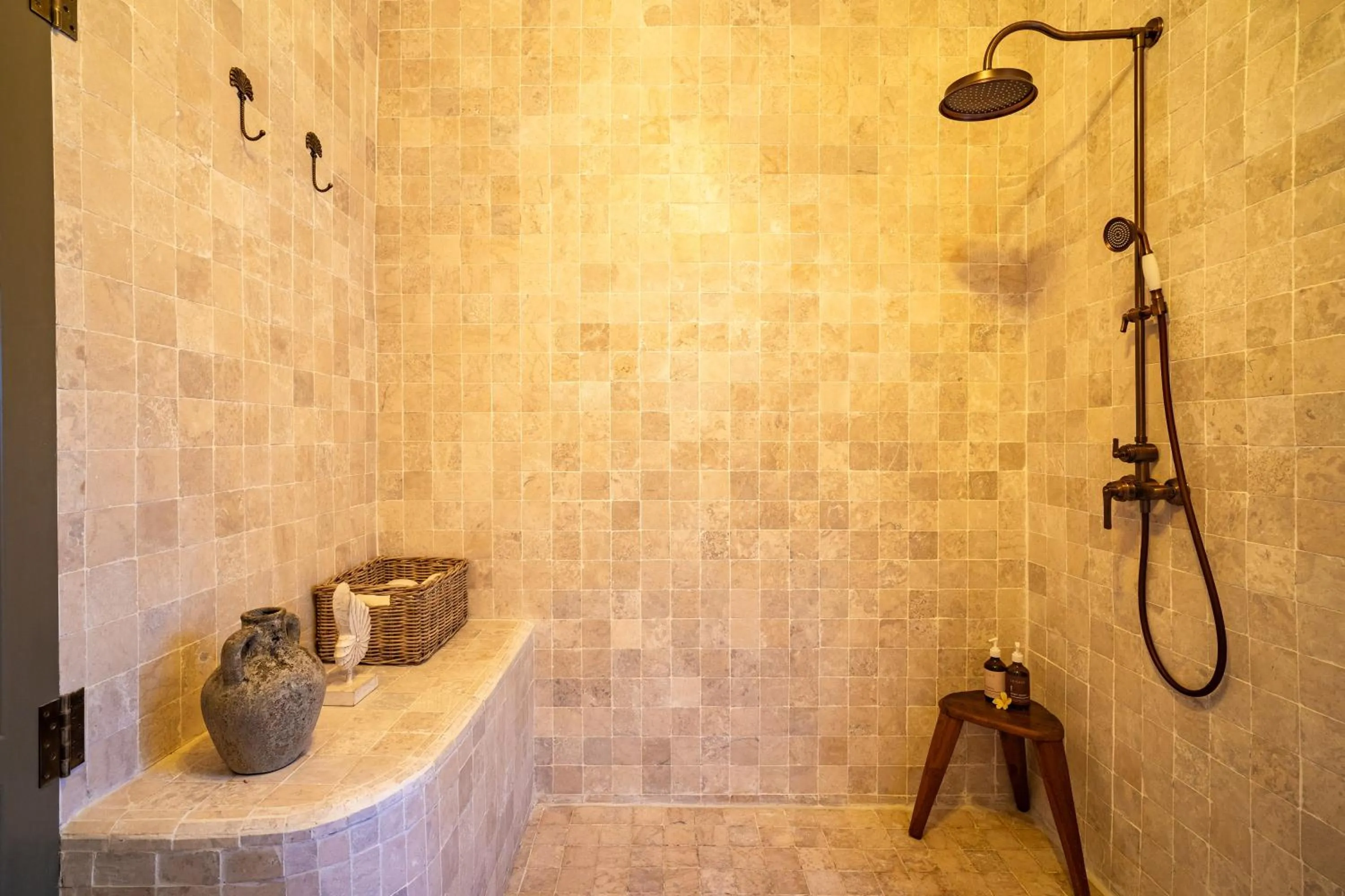 Shower in La Santa Rosa