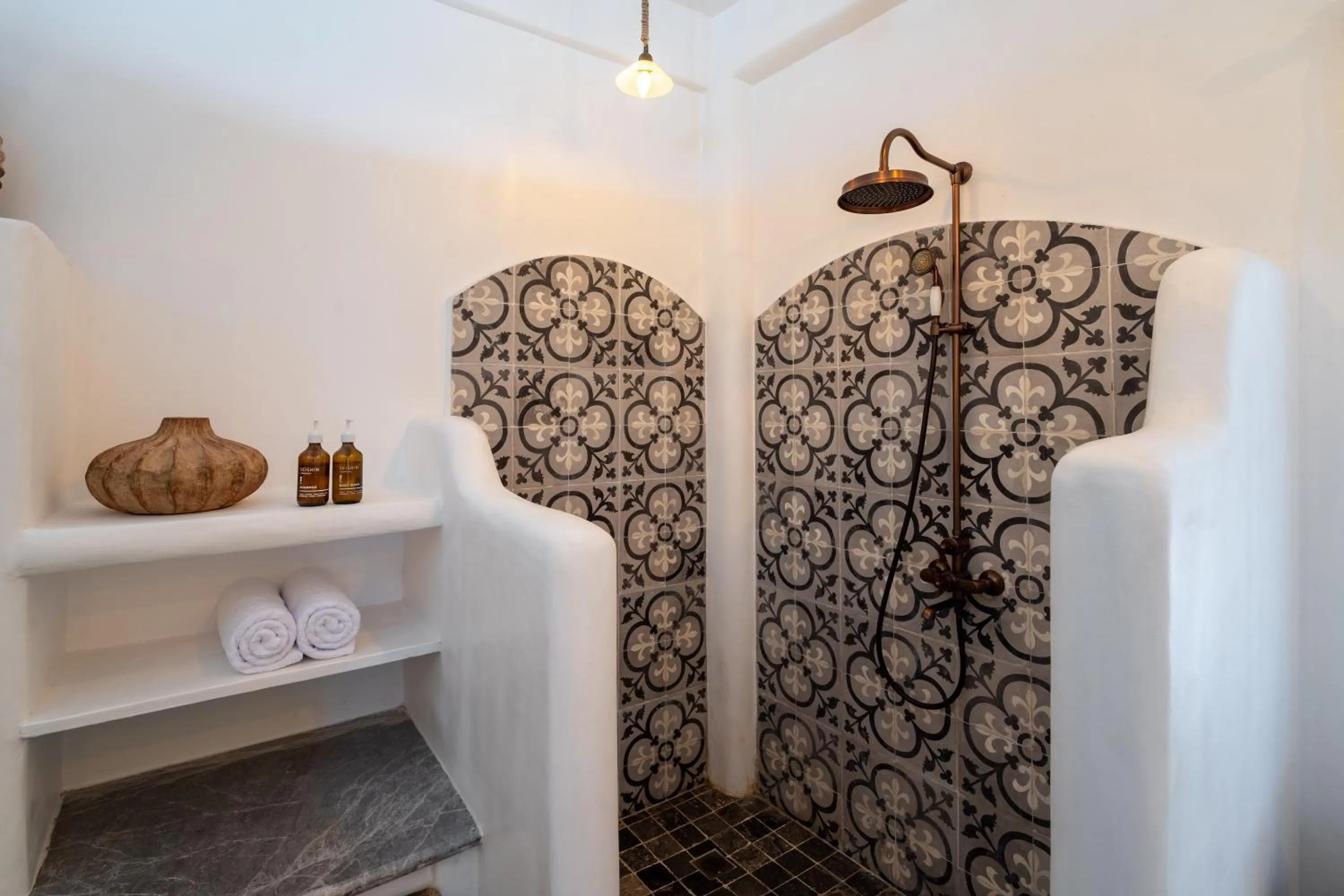 Shower in La Santa Rosa