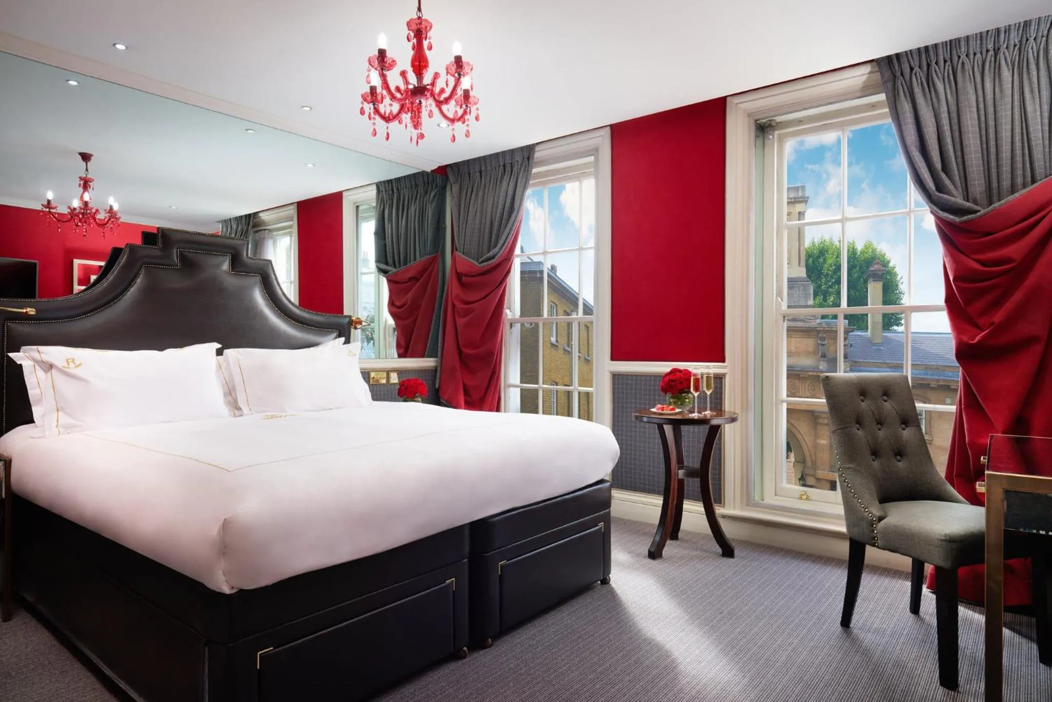 Bedroom, Bed in Rubens At The Palace