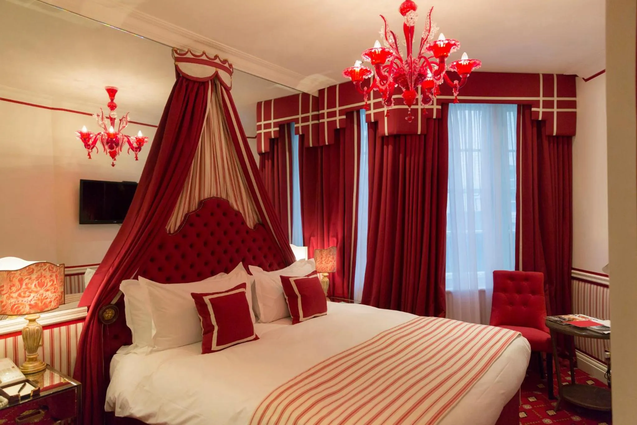 Bedroom, Bed in Rubens At The Palace