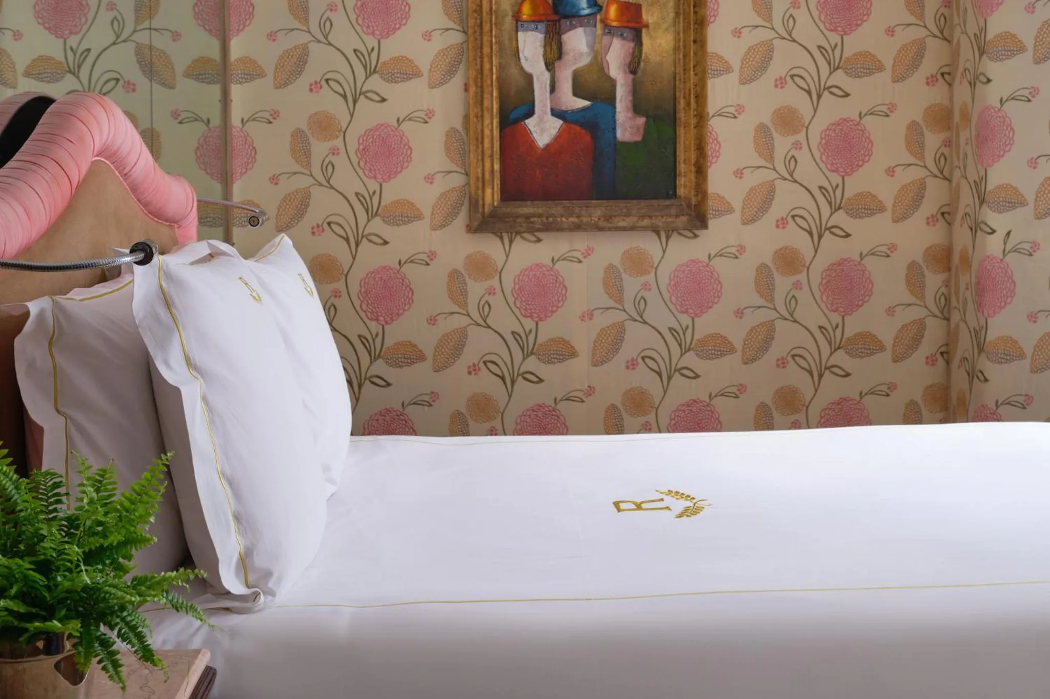 Photo of the whole room, Bed in Rubens At The Palace