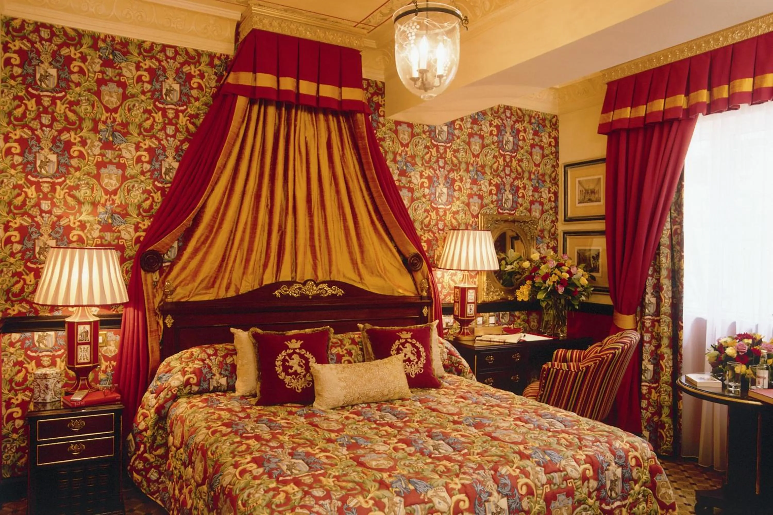 Photo of the whole room, Bed in Rubens At The Palace