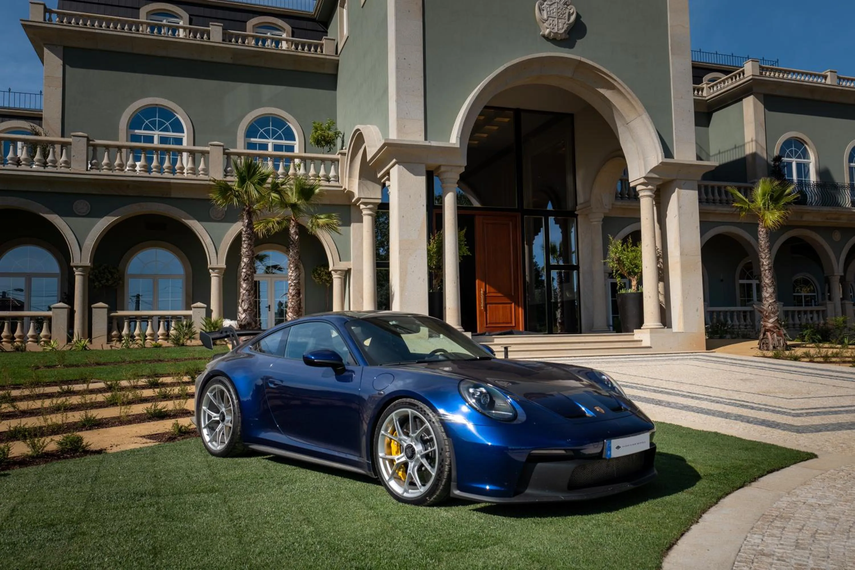 Parking in Maison Albar - Amoure - The Leading Hotels of the World