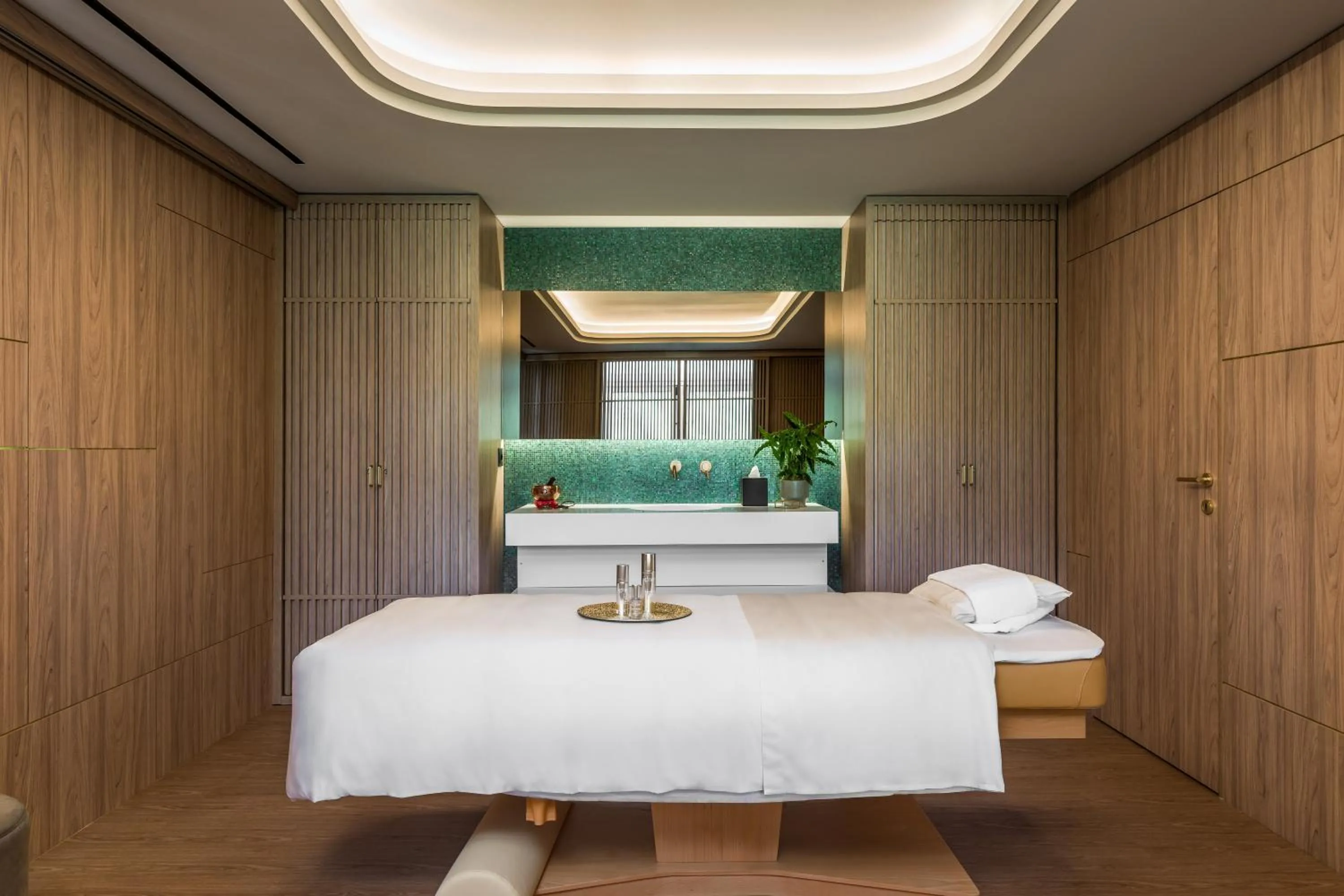Massage, Bed in Maison Albar - Amoure - The Leading Hotels of the World