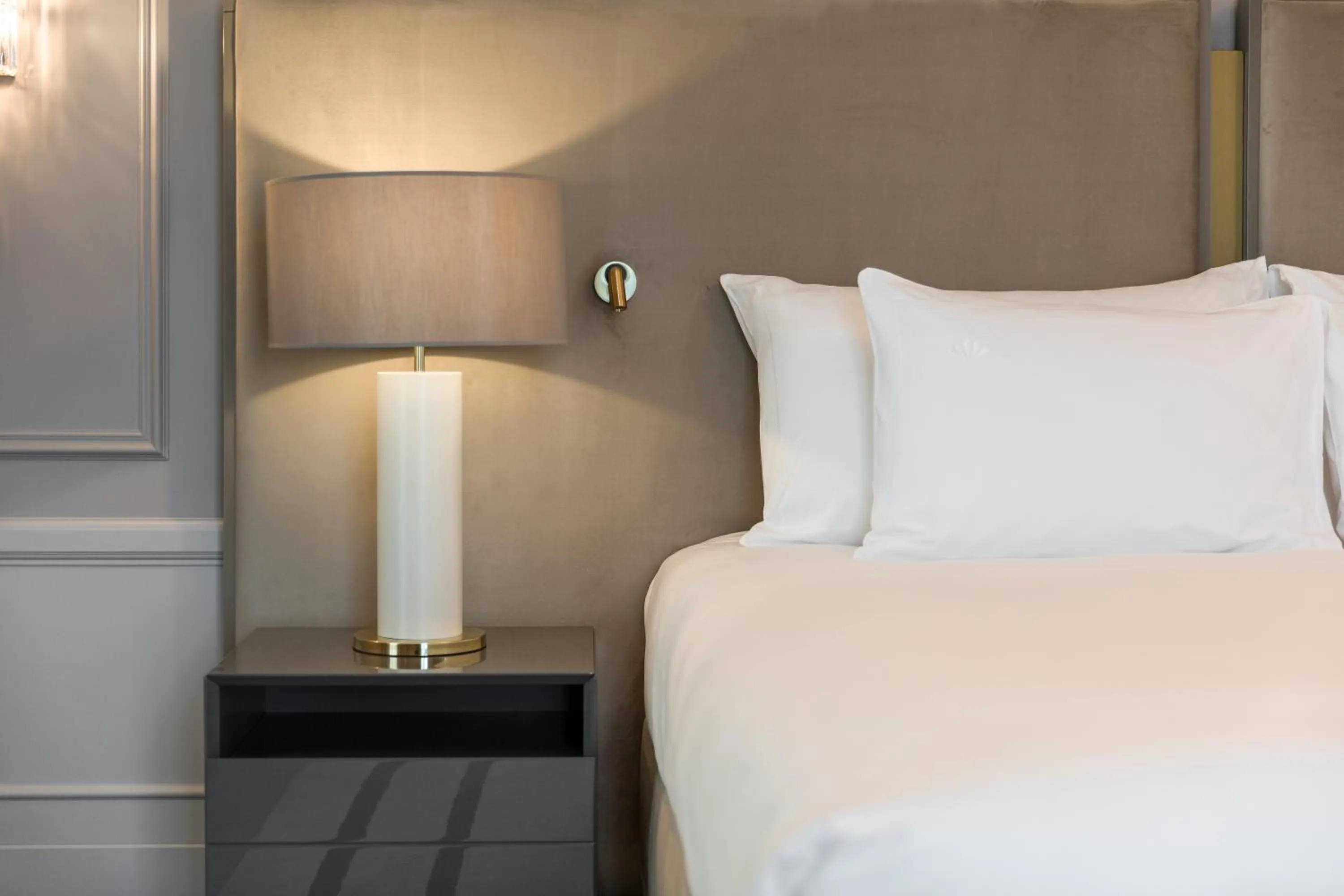 Bed in Maison Albar - Amoure - The Leading Hotels of the World