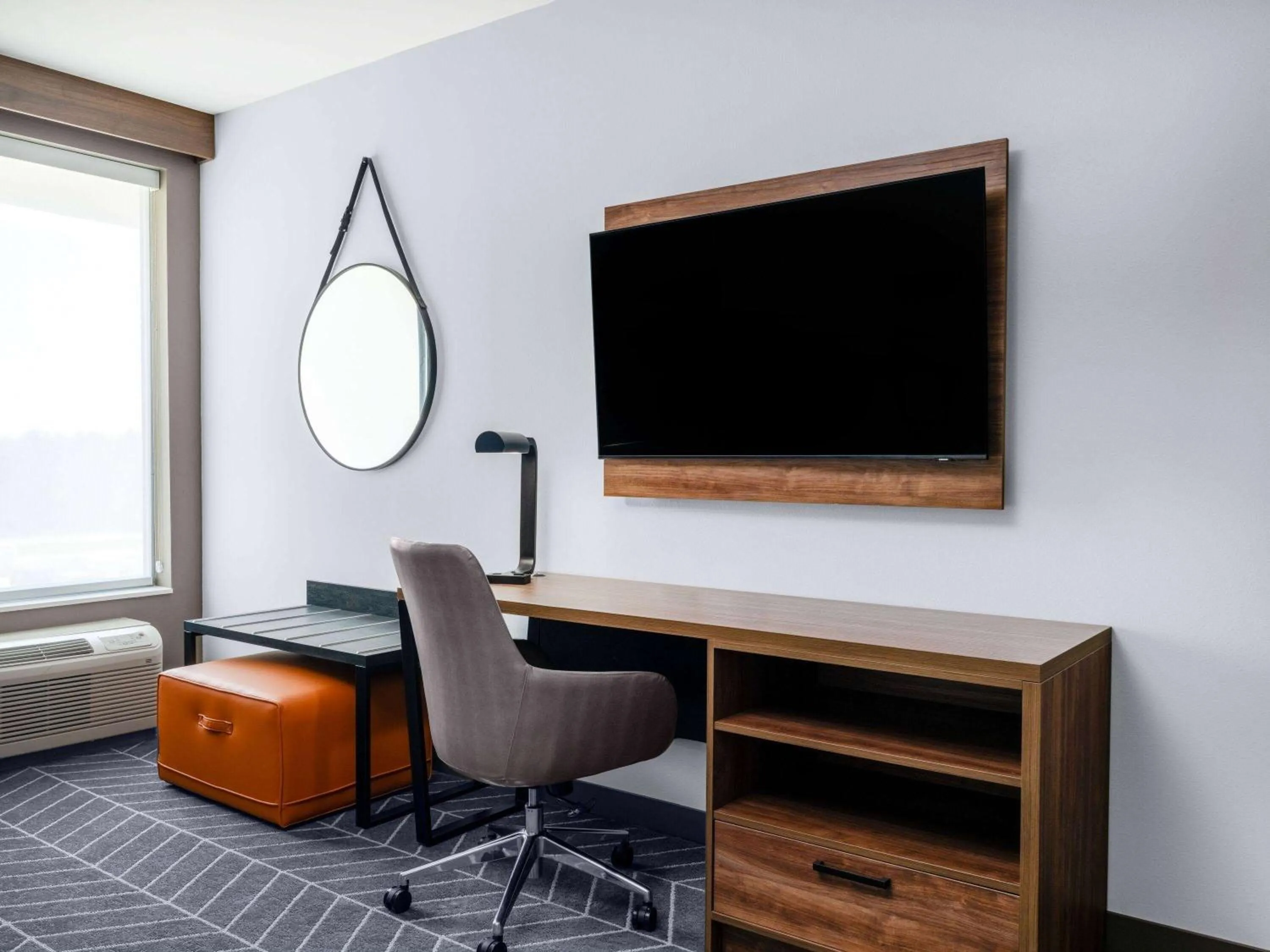 Photo of the whole room in La Quinta by Wyndham Chelsea Birmingham