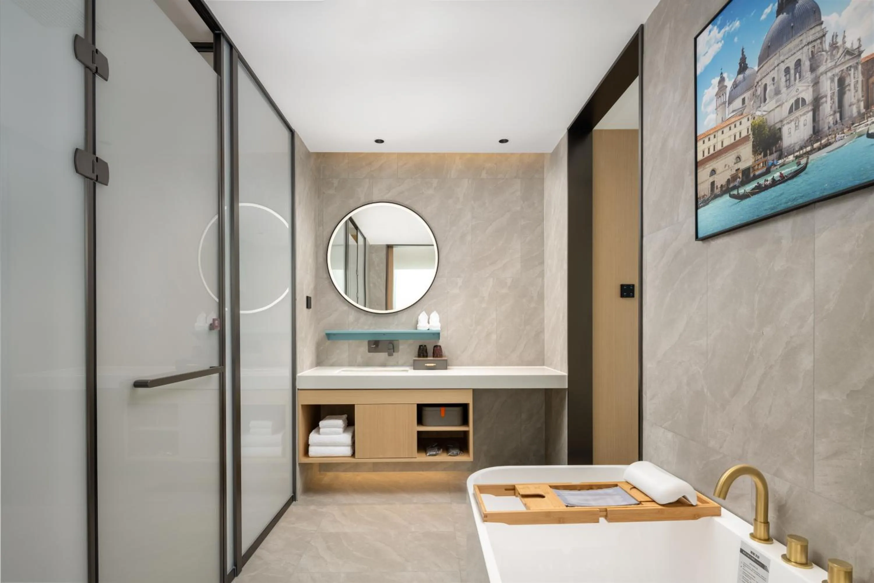 Toilet in Days Inn by Wyndham Zhuhai Gongbei Port