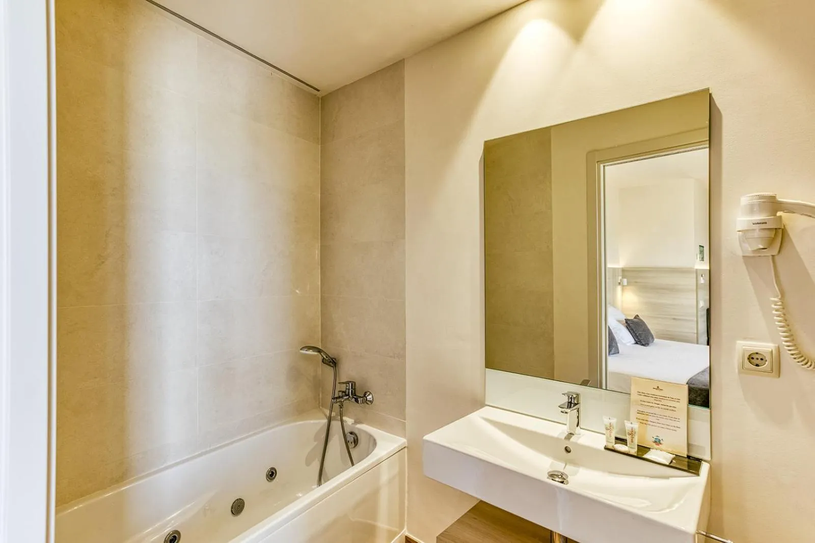 Bed in Hotel Emporium - Adults Only