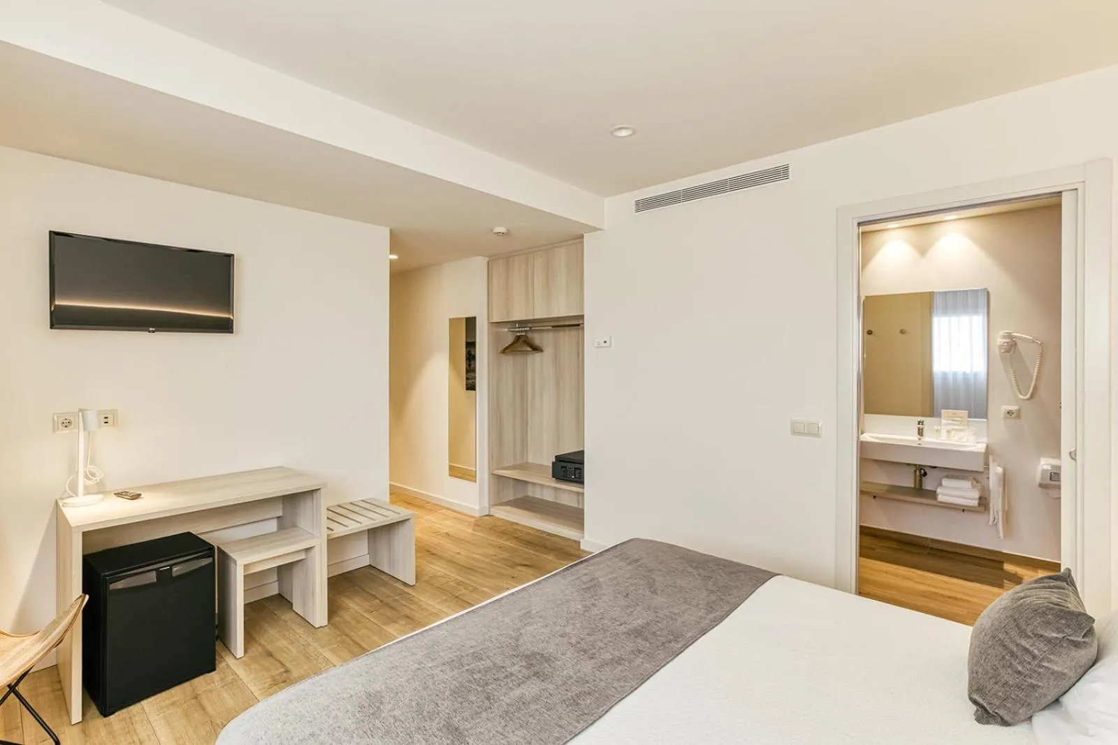 Bed in Hotel Emporium - Adults Only