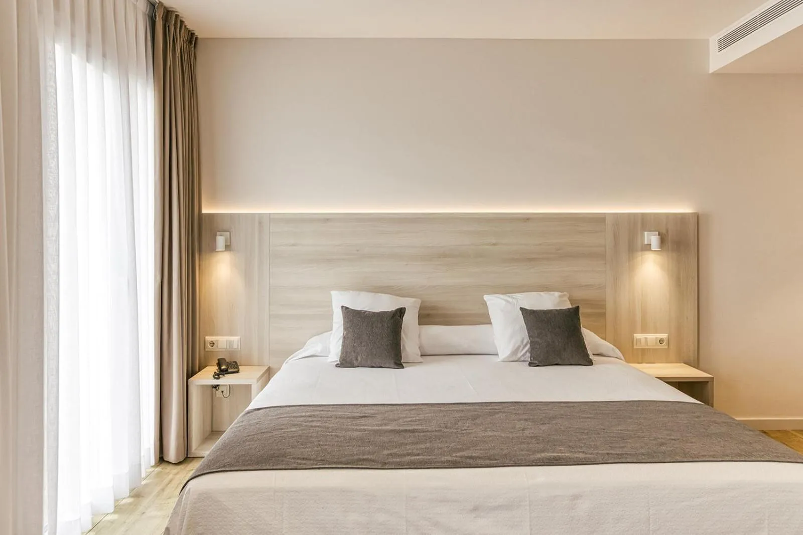 Bed in Hotel Emporium - Adults Only