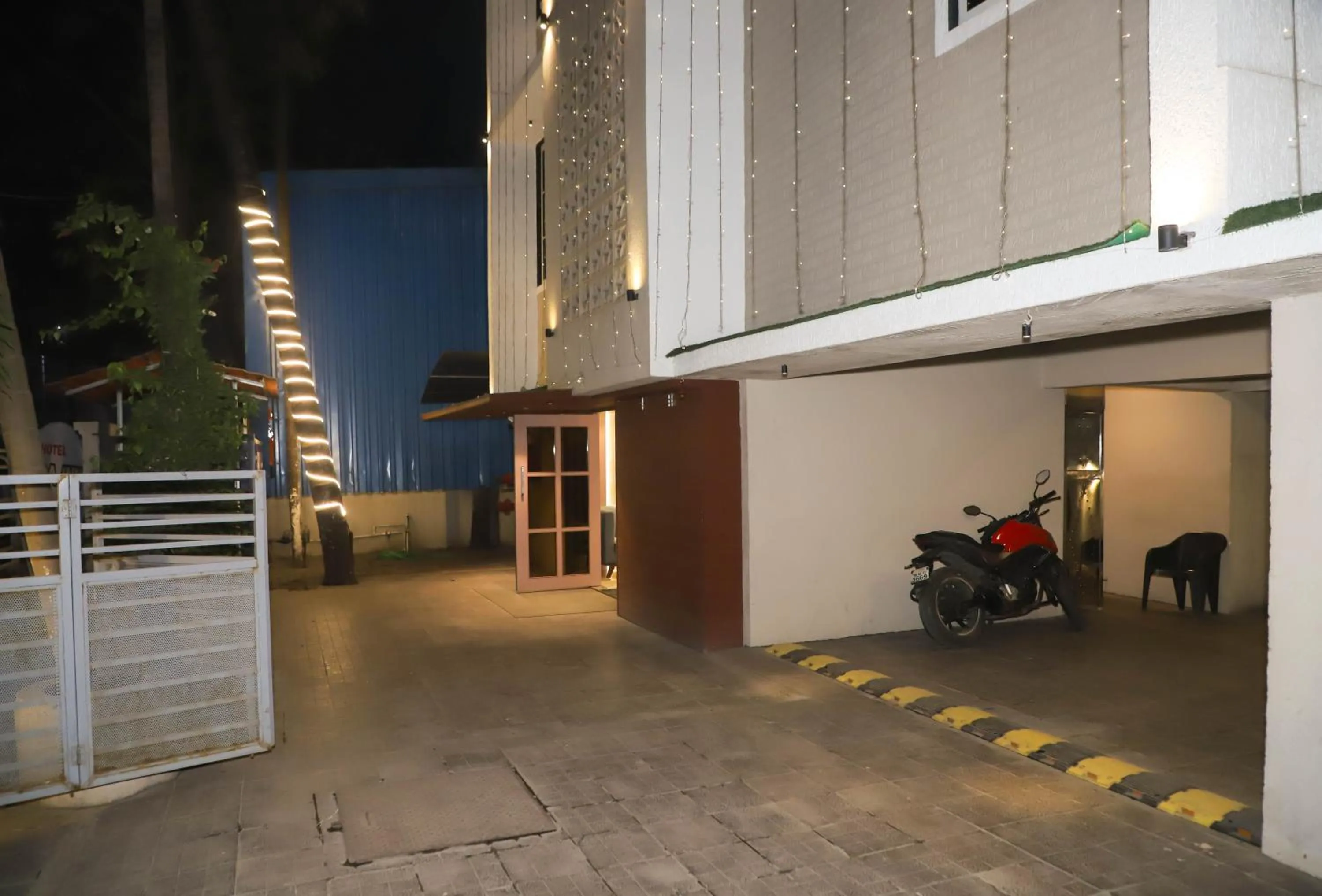 Night in Hotel Aura Inn Airoli ,Digha