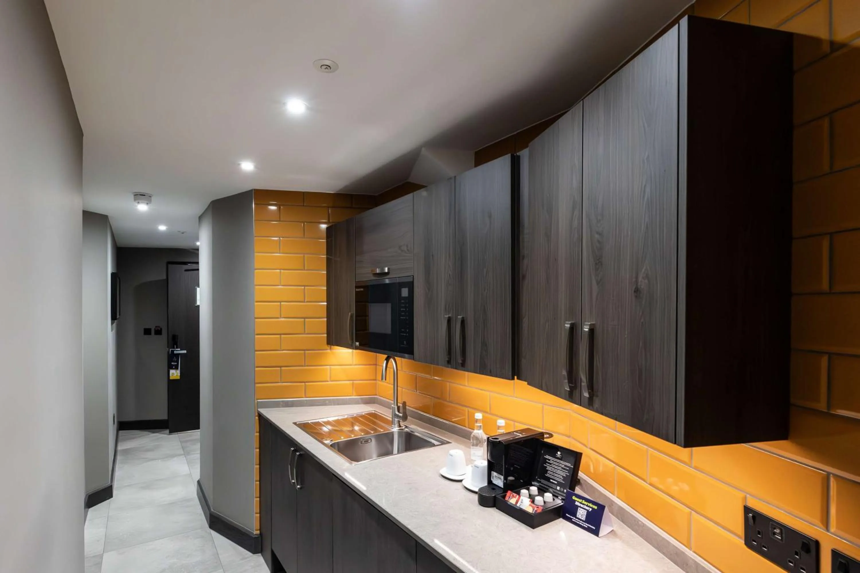 Kitchen or kitchenette in DoubleTree by Hilton London Victoria