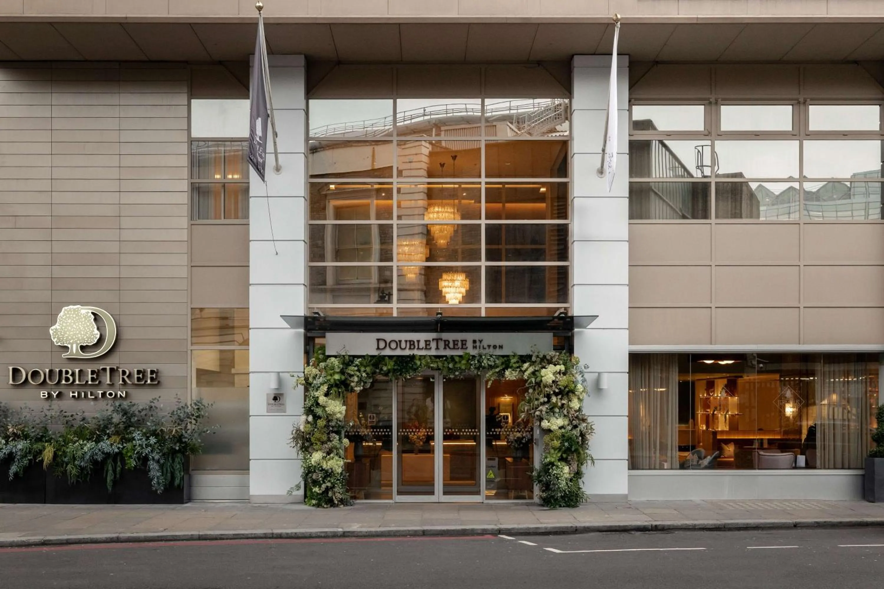 Property building in DoubleTree by Hilton London Victoria