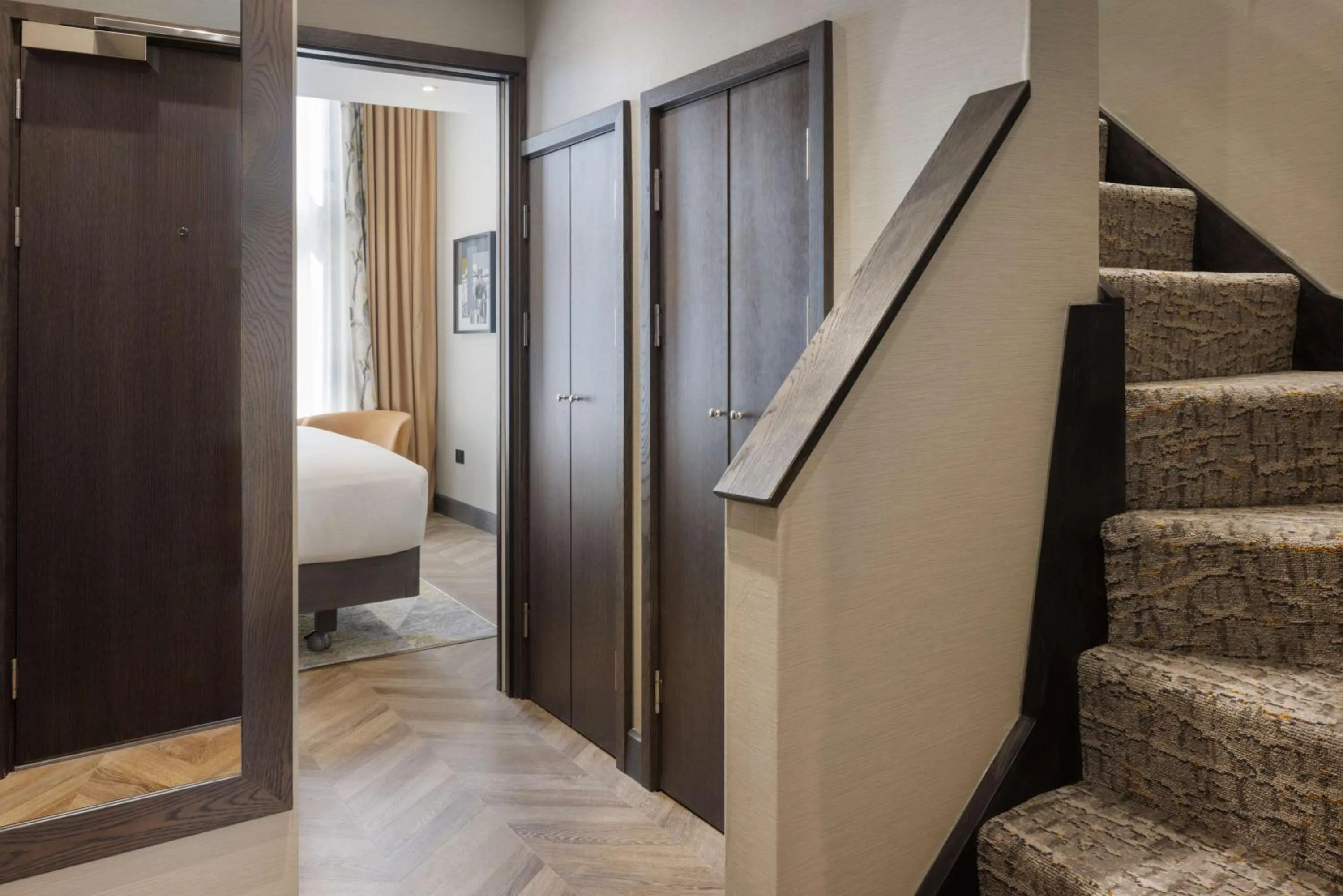 Photo of the whole room in DoubleTree by Hilton London Victoria