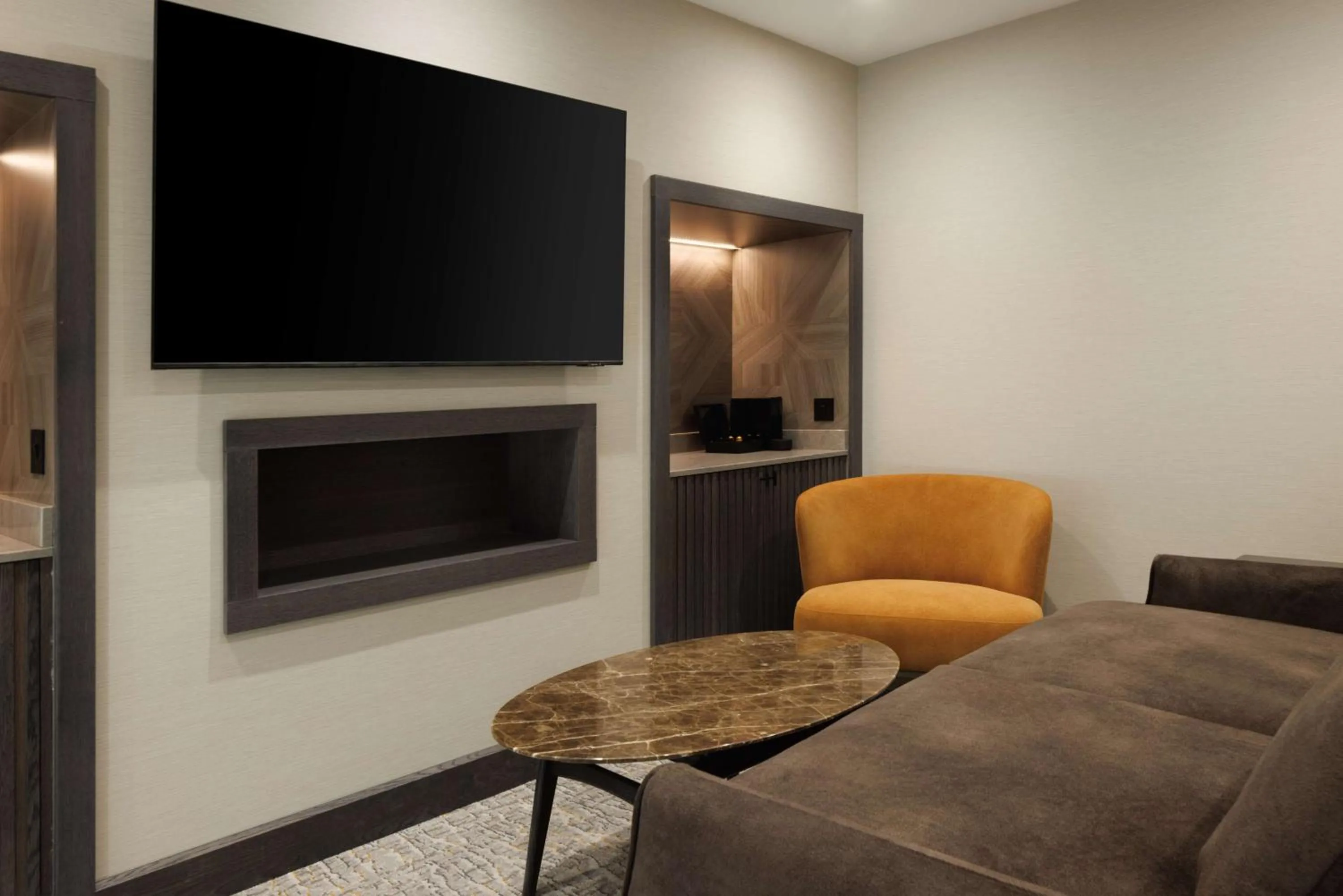 Living room in DoubleTree by Hilton London Victoria