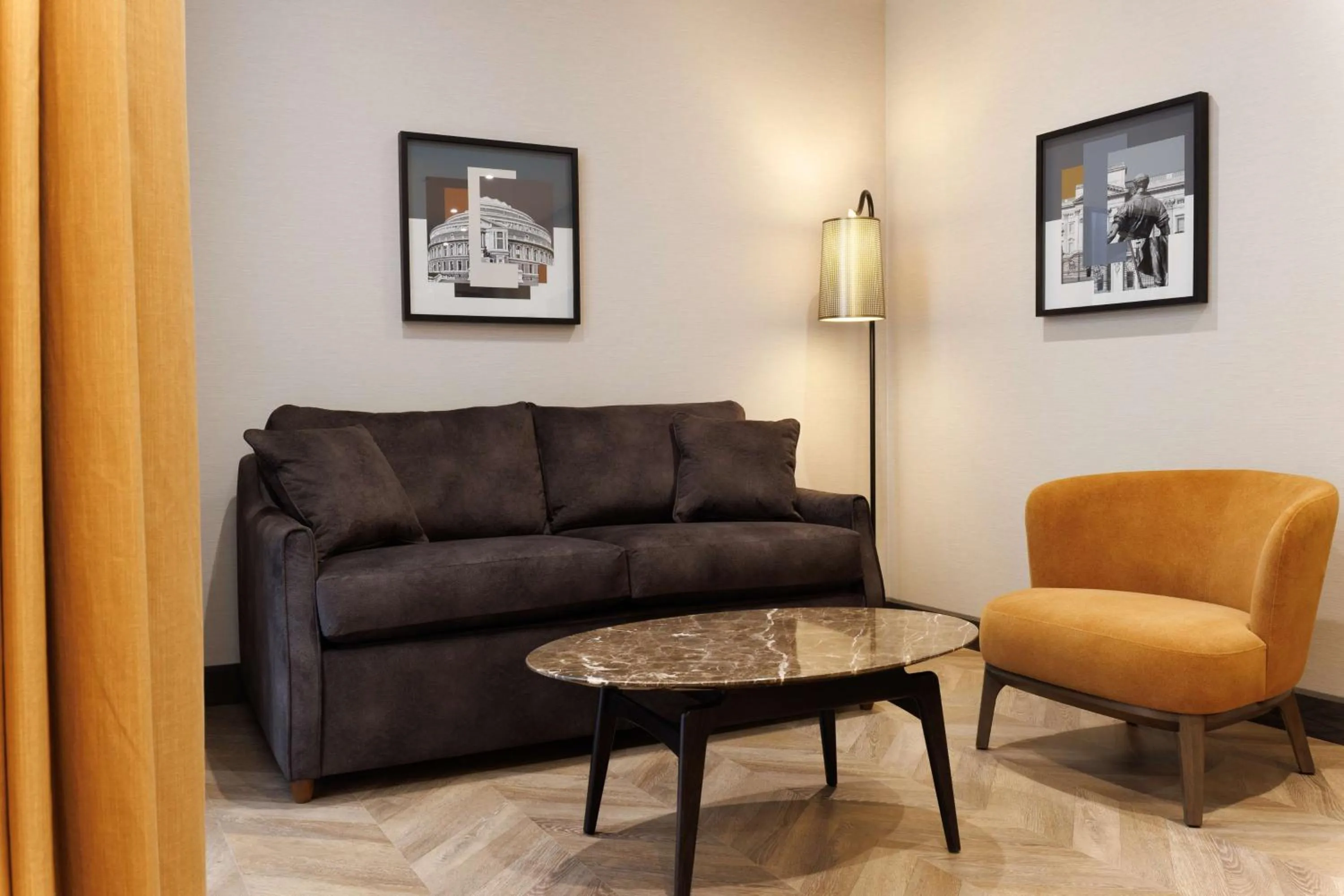 Living room in DoubleTree by Hilton London Victoria