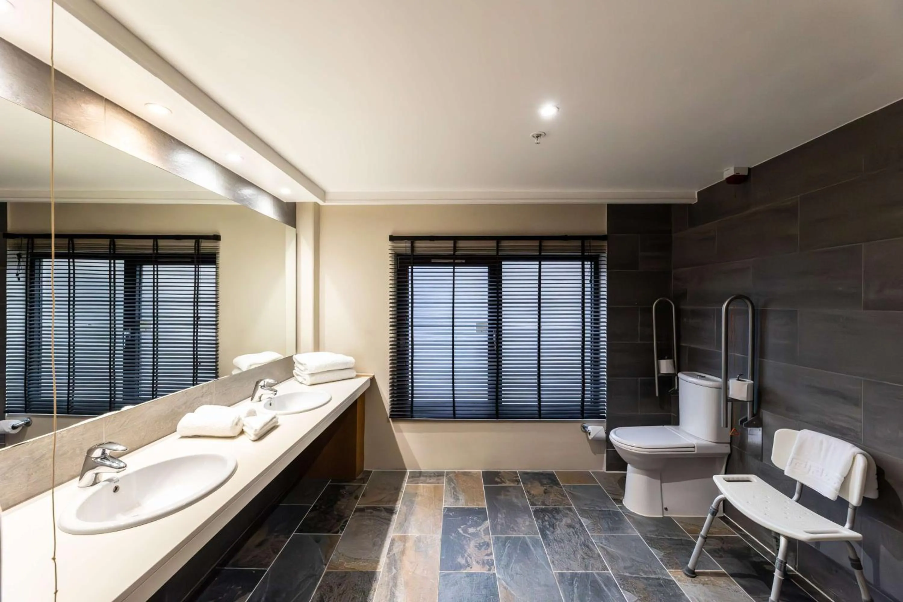 Bathroom in DoubleTree by Hilton London Victoria