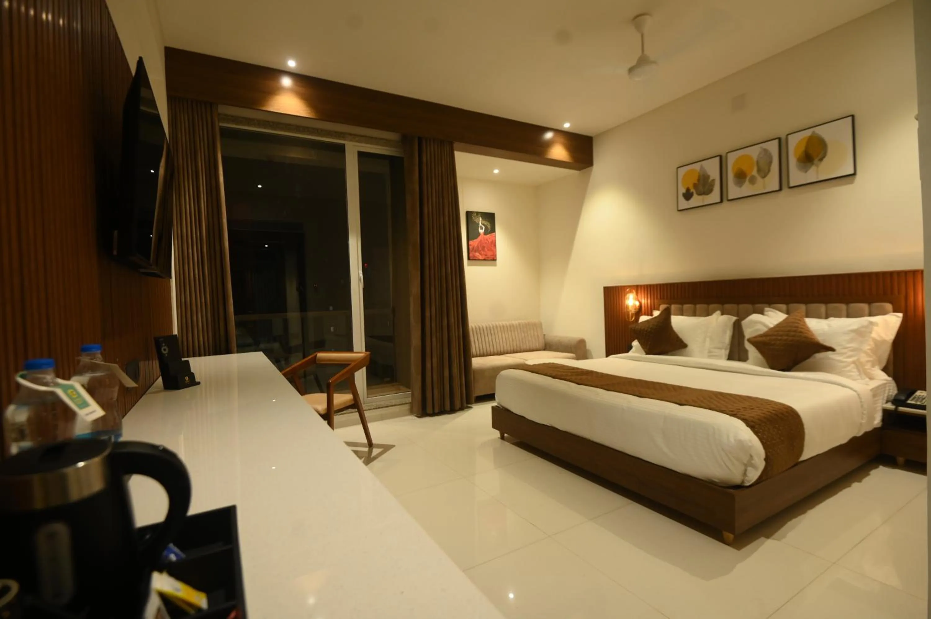 Bedroom, Bed in Kings Kraft Tremezzo Inn, Somnath