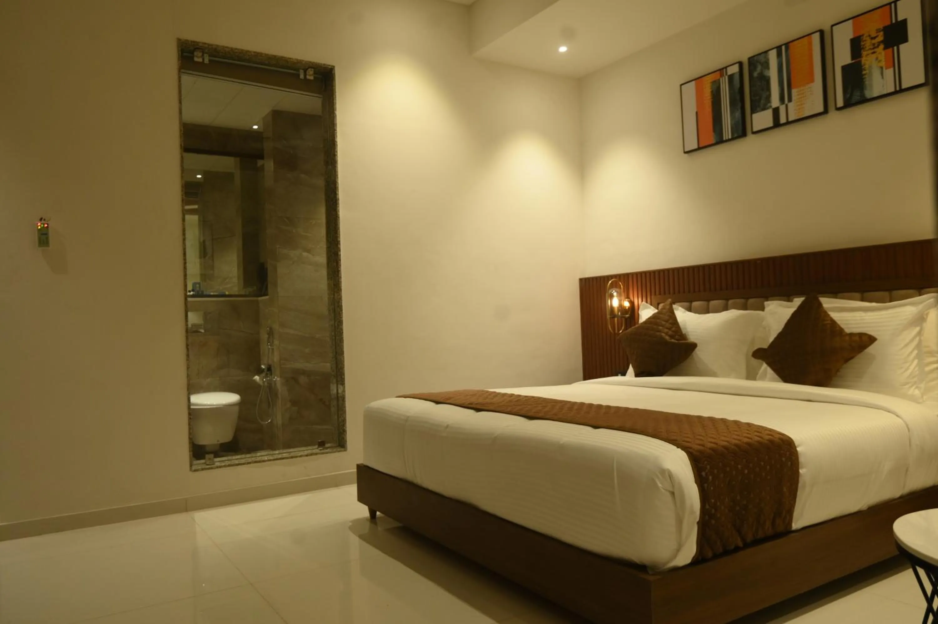 Bedroom, Bed in Kings Kraft Tremezzo Inn, Somnath