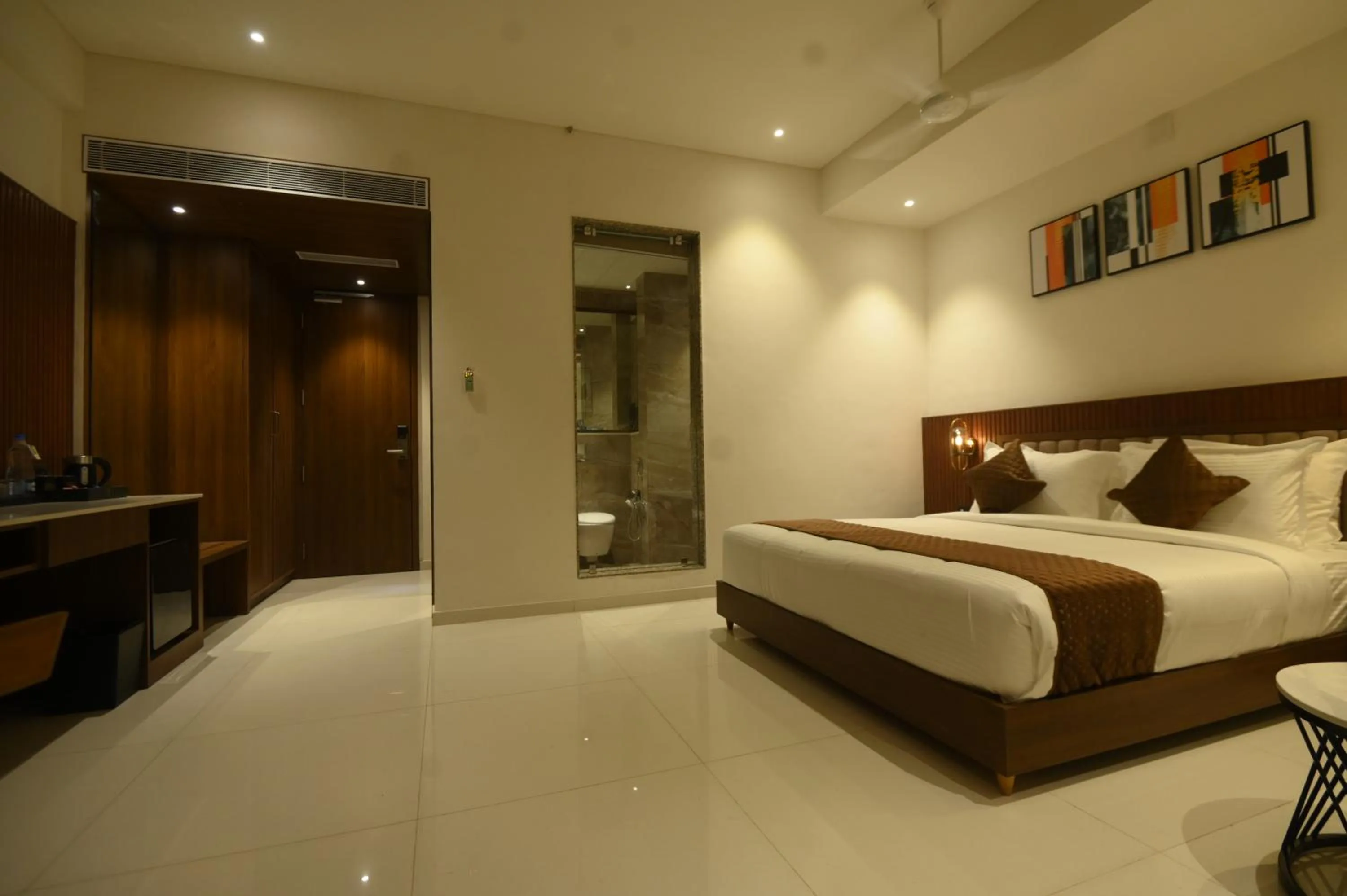 Bedroom, Bed in Kings Kraft Tremezzo Inn, Somnath