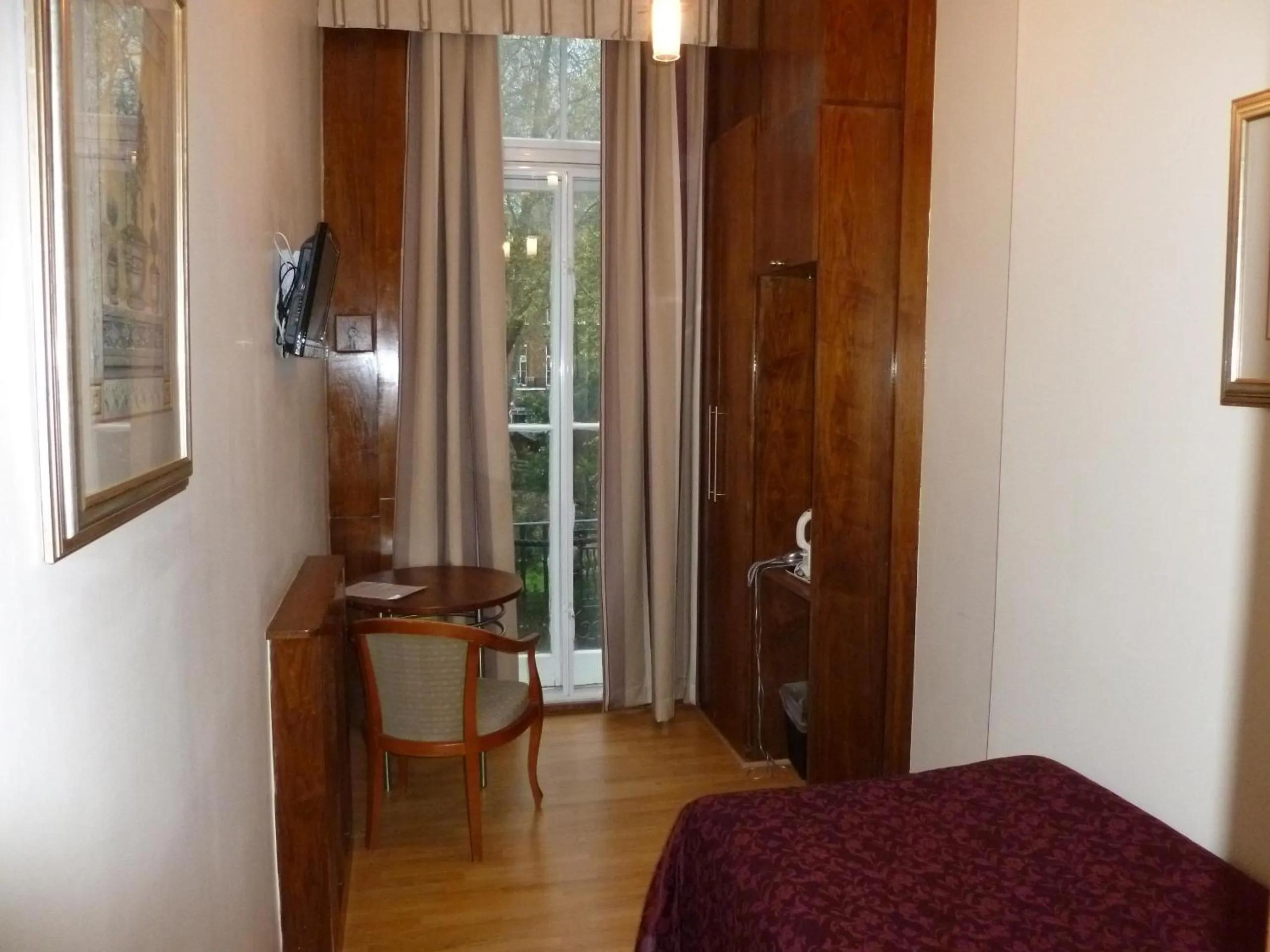 Decorative detail, Bed in Garden View Hotel