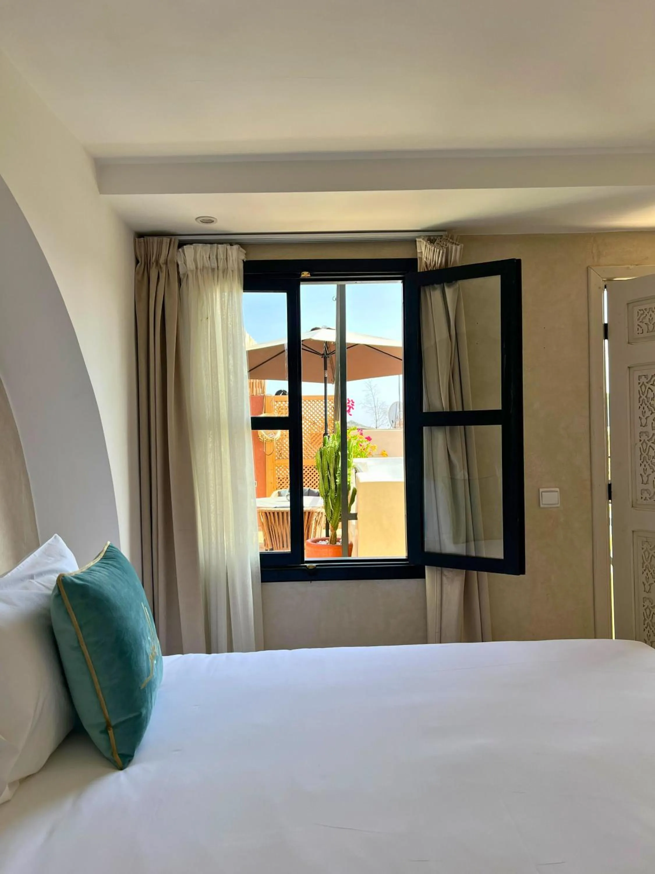 Bed in Riad El Khaeir - Piscine, Hamam & Spa