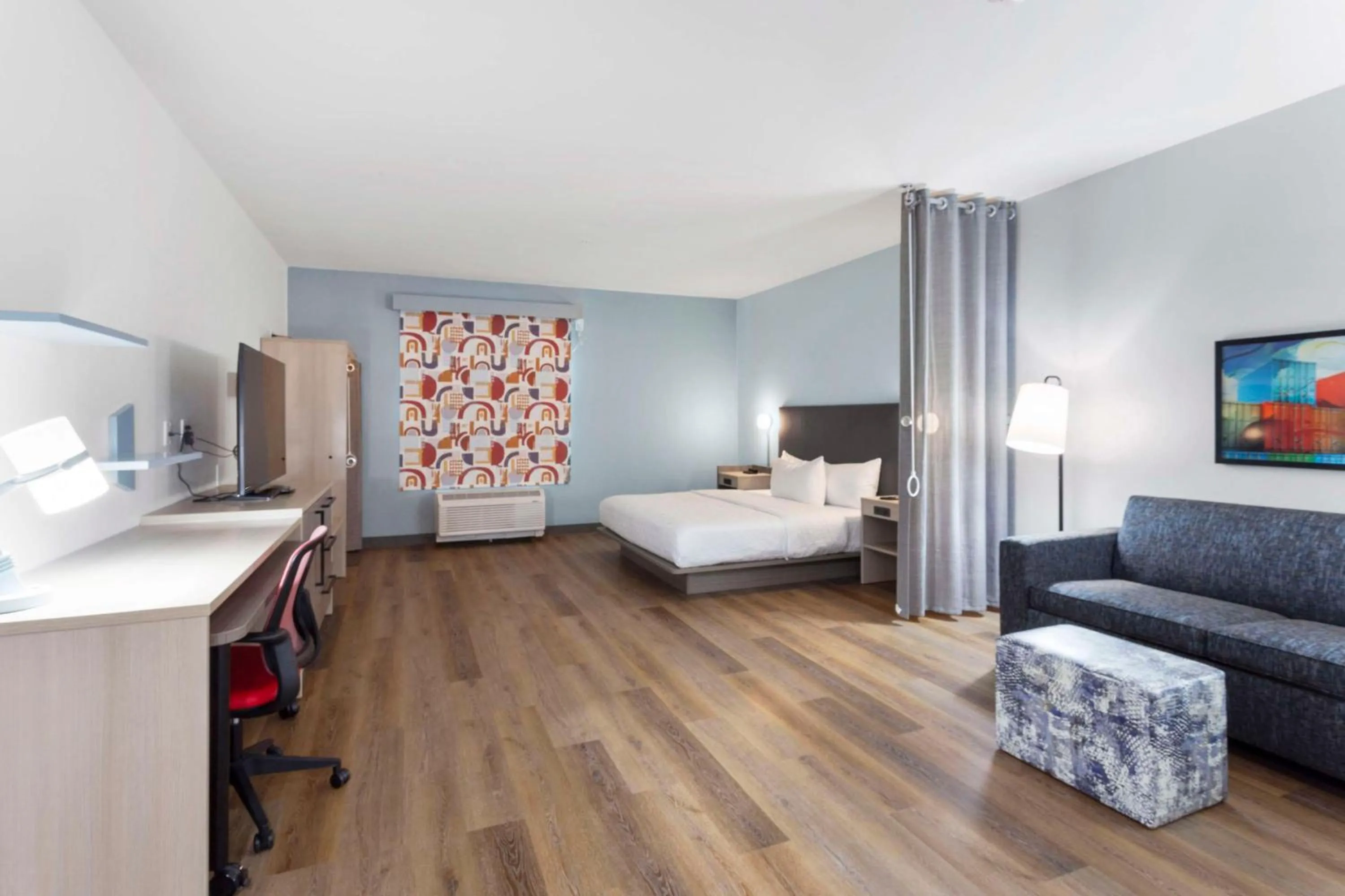 Living room, Bed in Home2 Suites By Hilton Lake Jackson