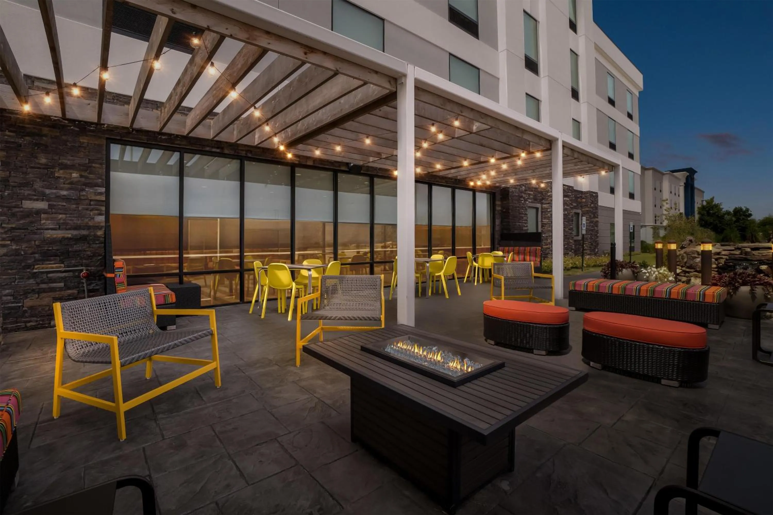 Patio in Home2 Suites By Hilton Marion