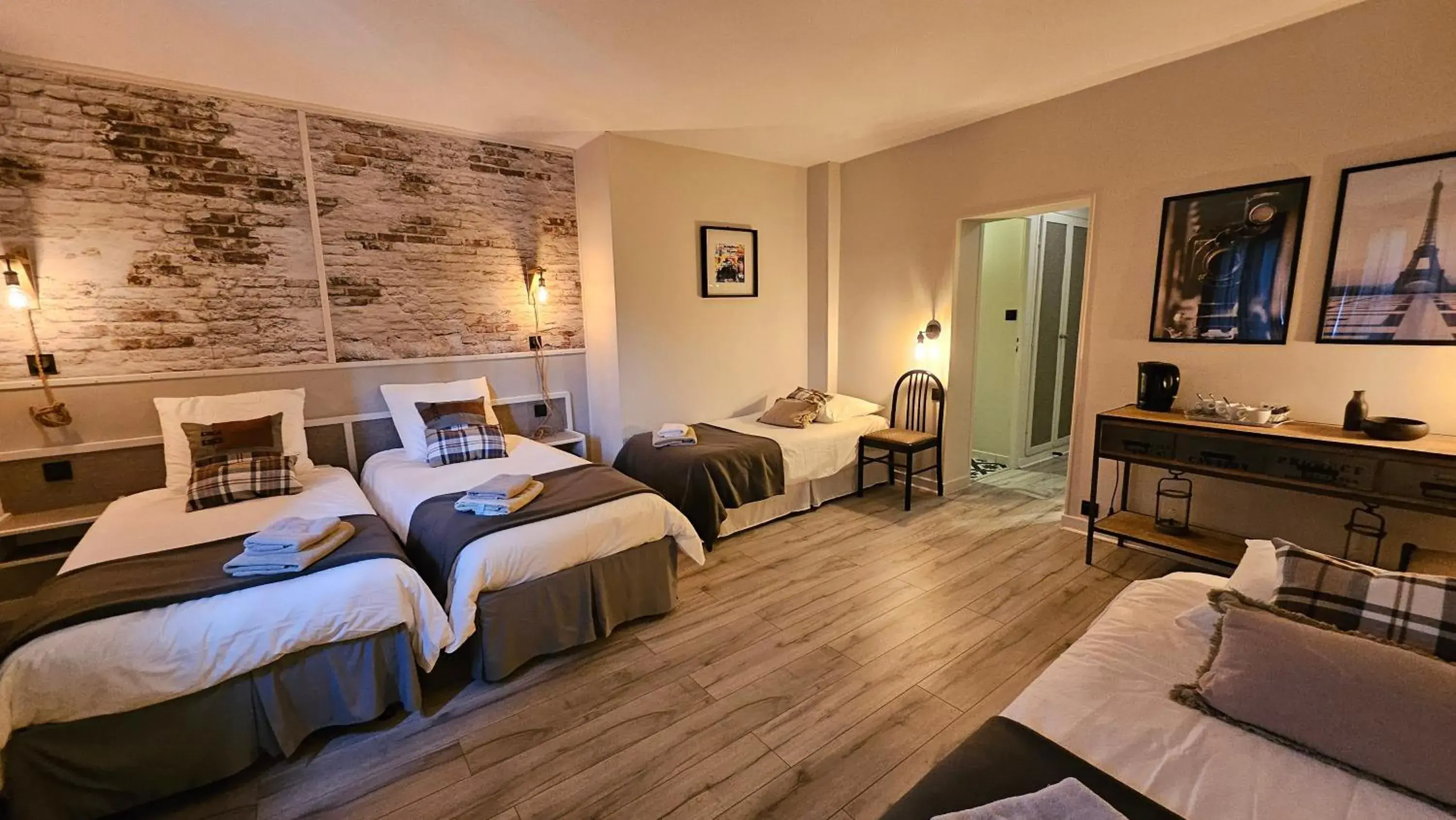 Quadruple Room - single occupancy in Auberge de la Marine Quadruple Room - single occupancy in Auberge de la Marine