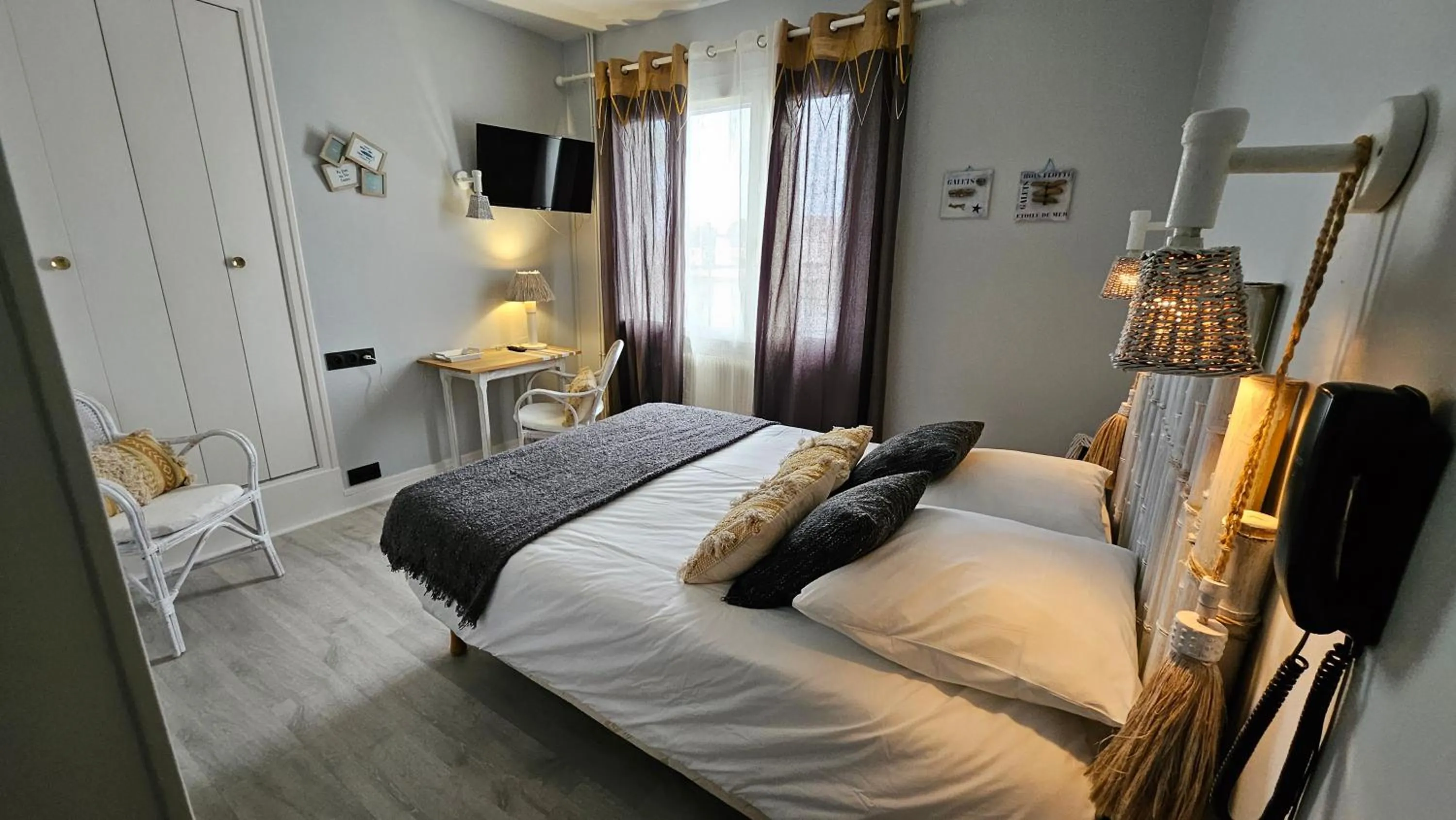 Bed in Auberge de la Marine