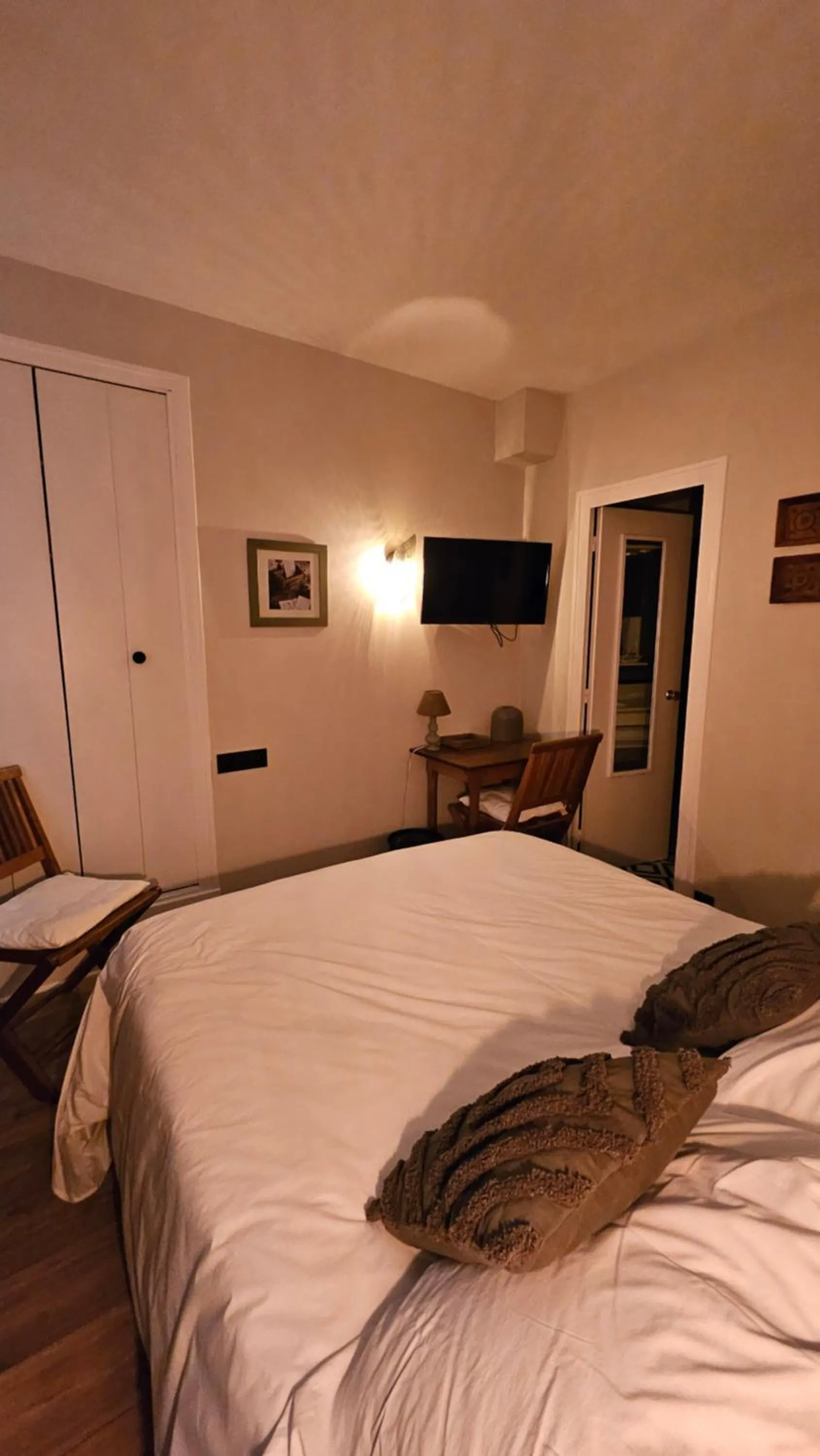 Bed in Auberge de la Marine