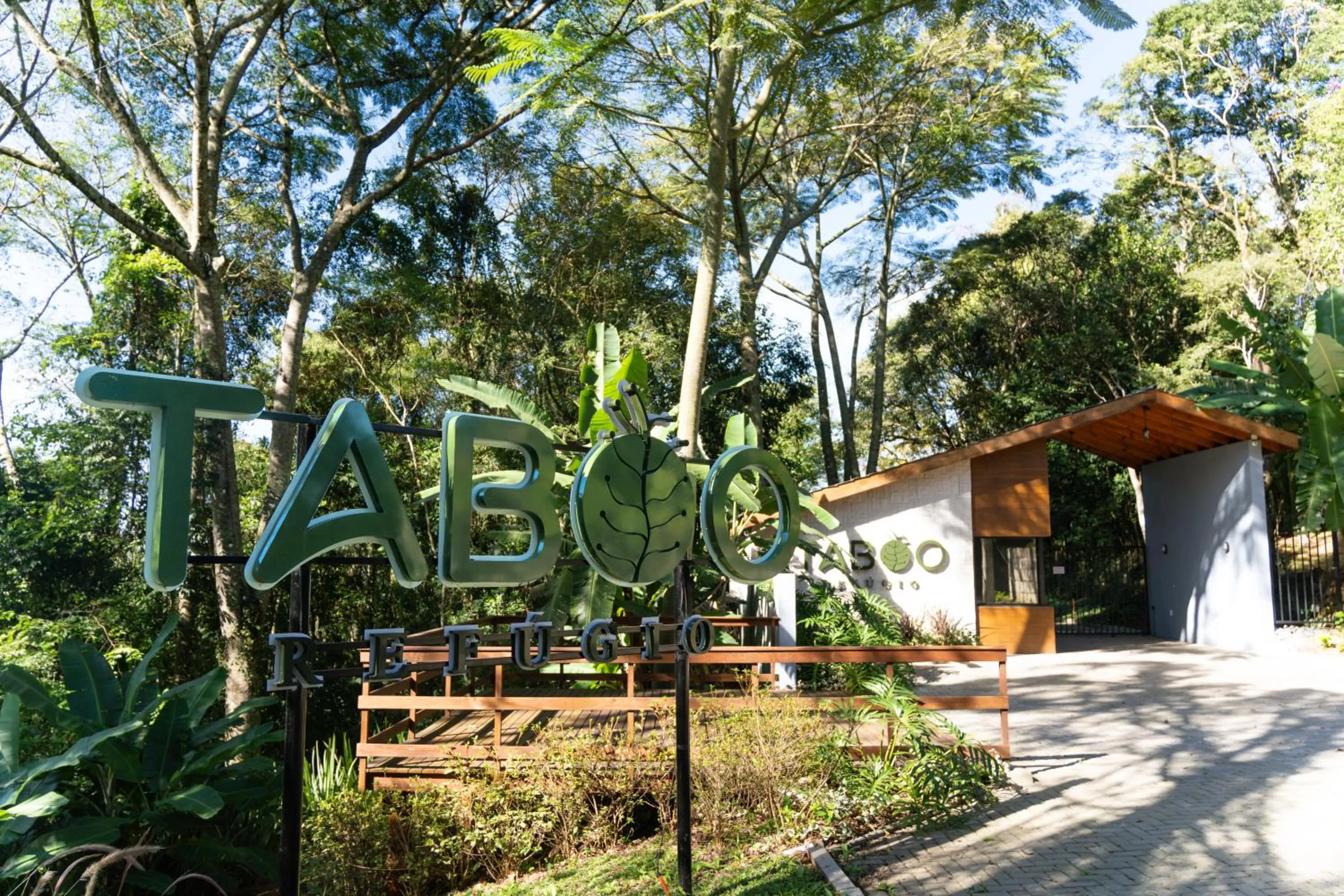 Facade/entrance in Taboo Refúgio