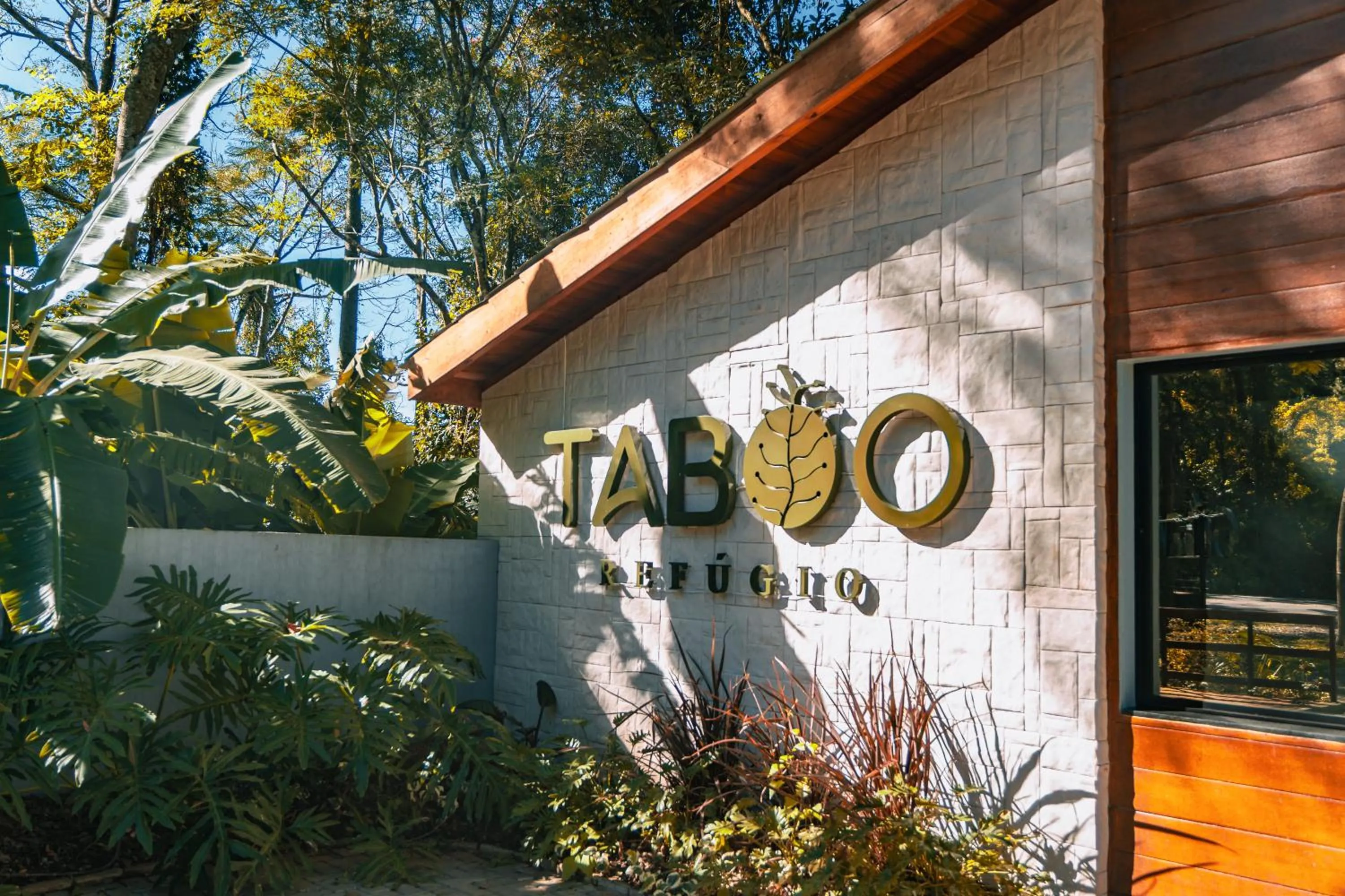 Facade/entrance in Taboo Refúgio