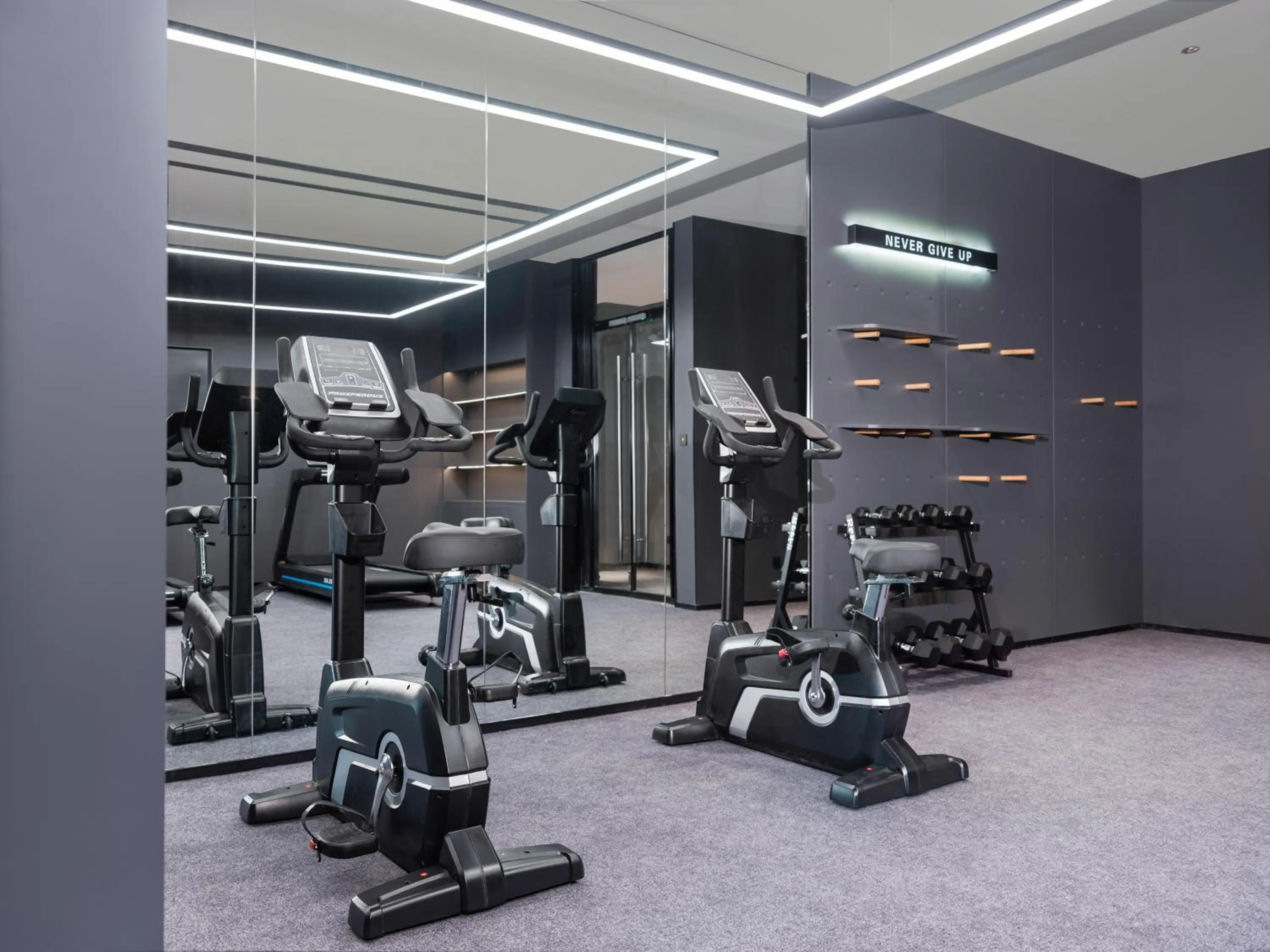 Fitness centre/facilities in Holiday Inn Express Zhengzhou Garden Road