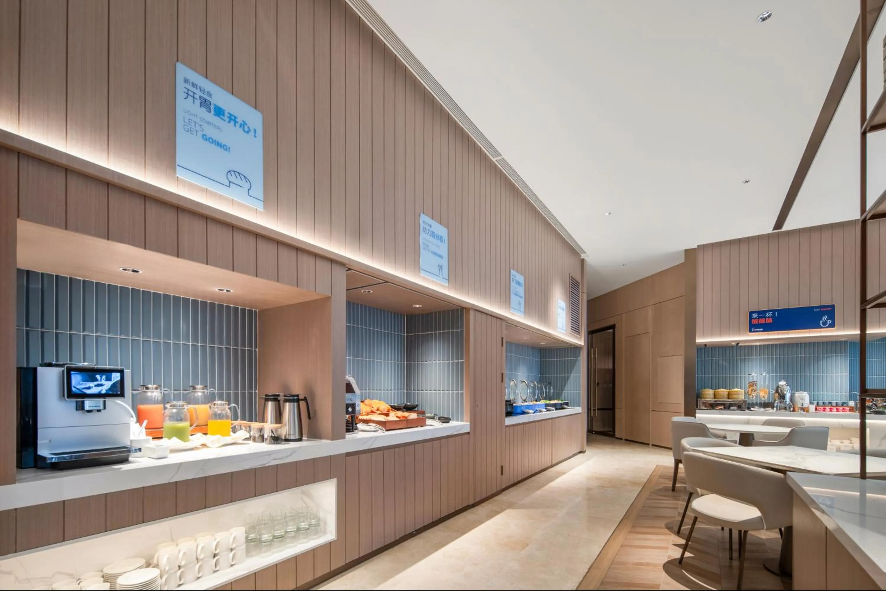 Restaurant/places to eat in Holiday Inn Express Zhengzhou Garden Road