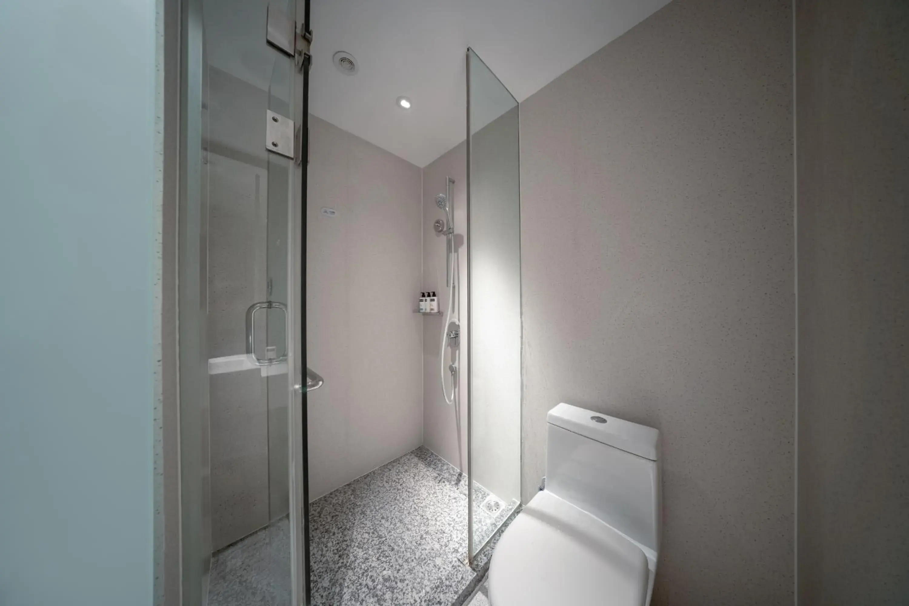 Standard King Room - Disability Access in Holiday Inn Express Zhengzhou Garden Road Standard King Room - Disability Access in Holiday Inn Express Zhengzhou Garden Road