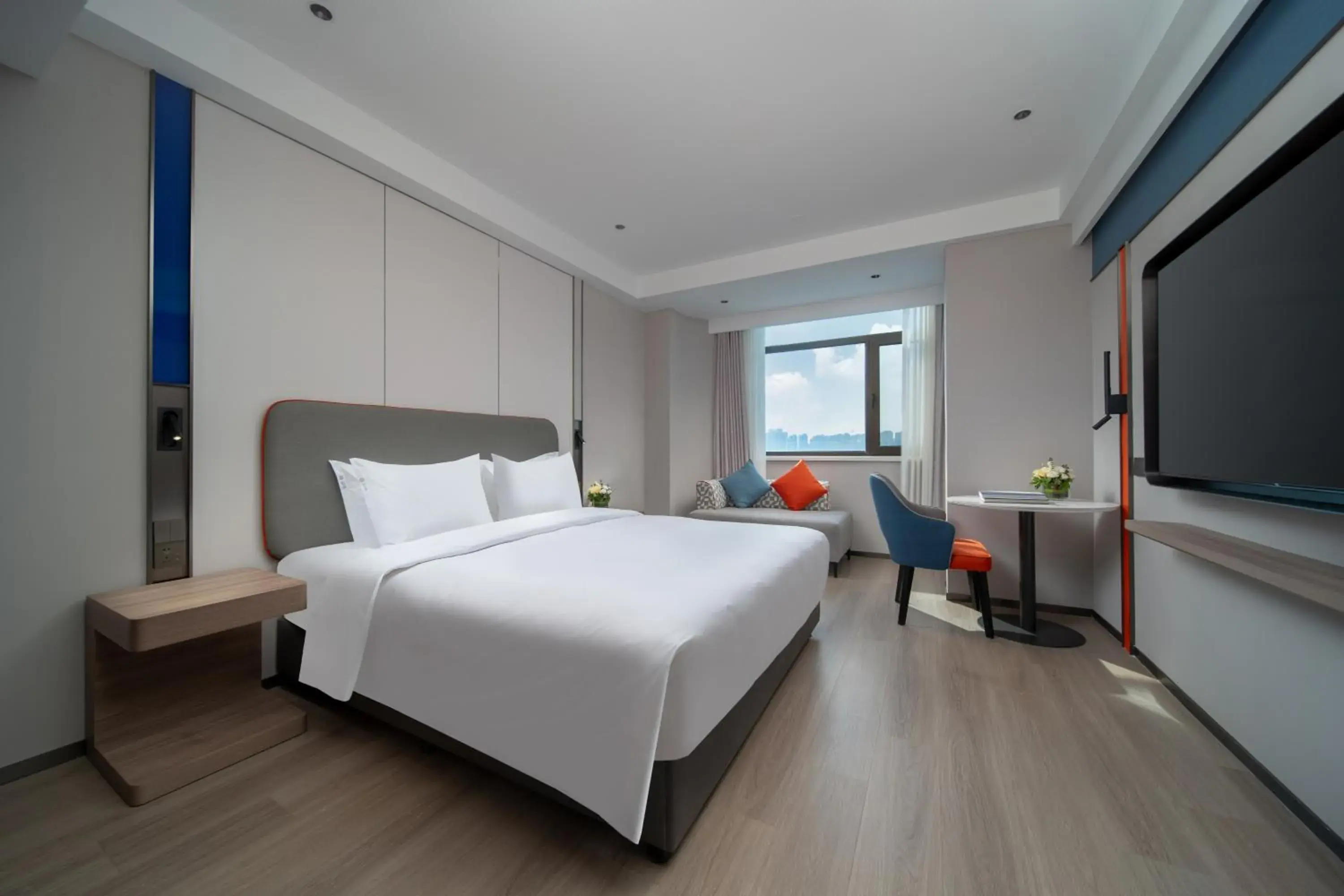 Standard King Room - High Floor in Holiday Inn Express Zhengzhou Garden Road Standard King Room - High Floor in Holiday Inn Express Zhengzhou Garden Road