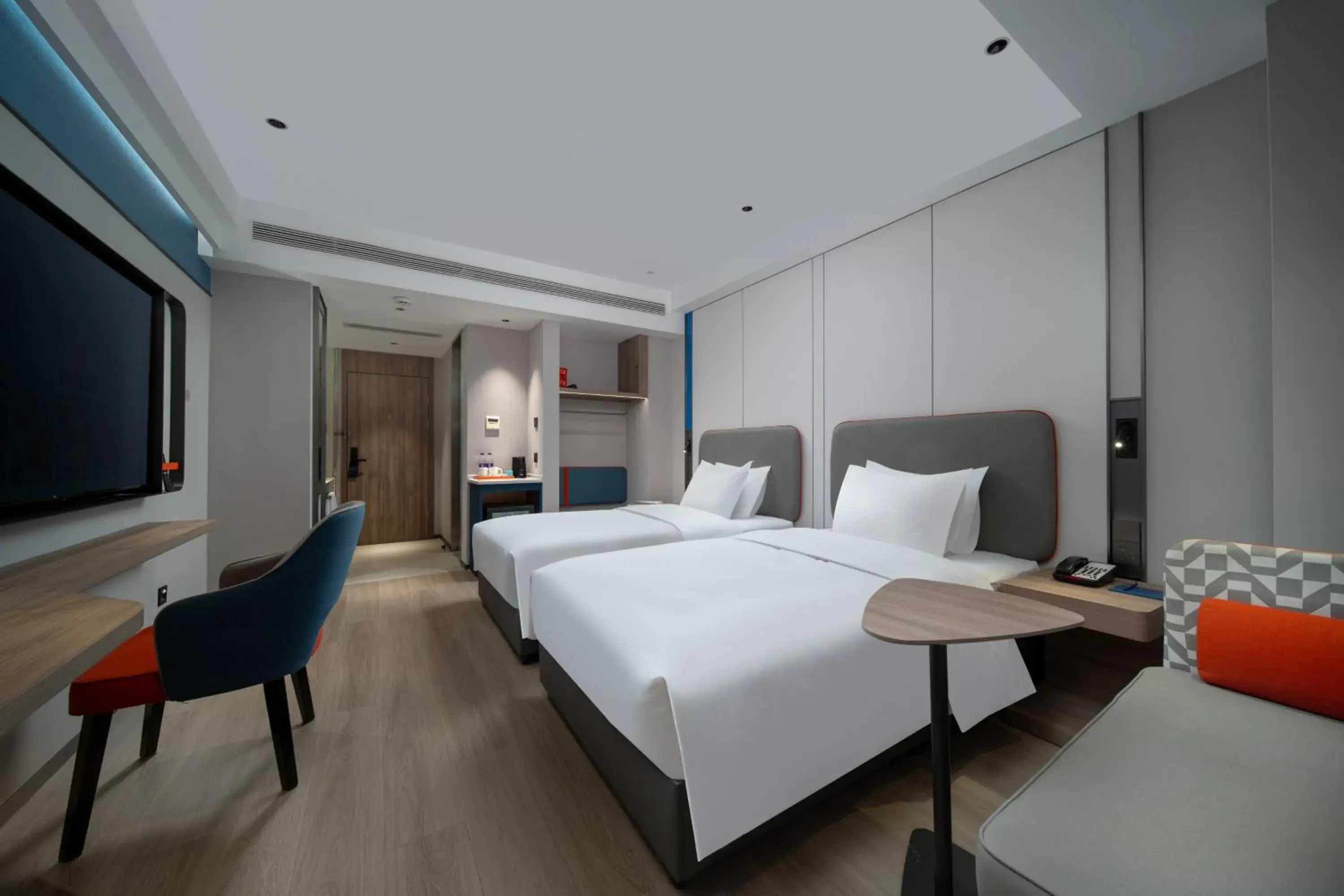 Standard Double Room with Two Double Beds in Holiday Inn Express Zhengzhou Garden Road Standard Double Room with Two Double Beds in Holiday Inn Express Zhengzhou Garden Road