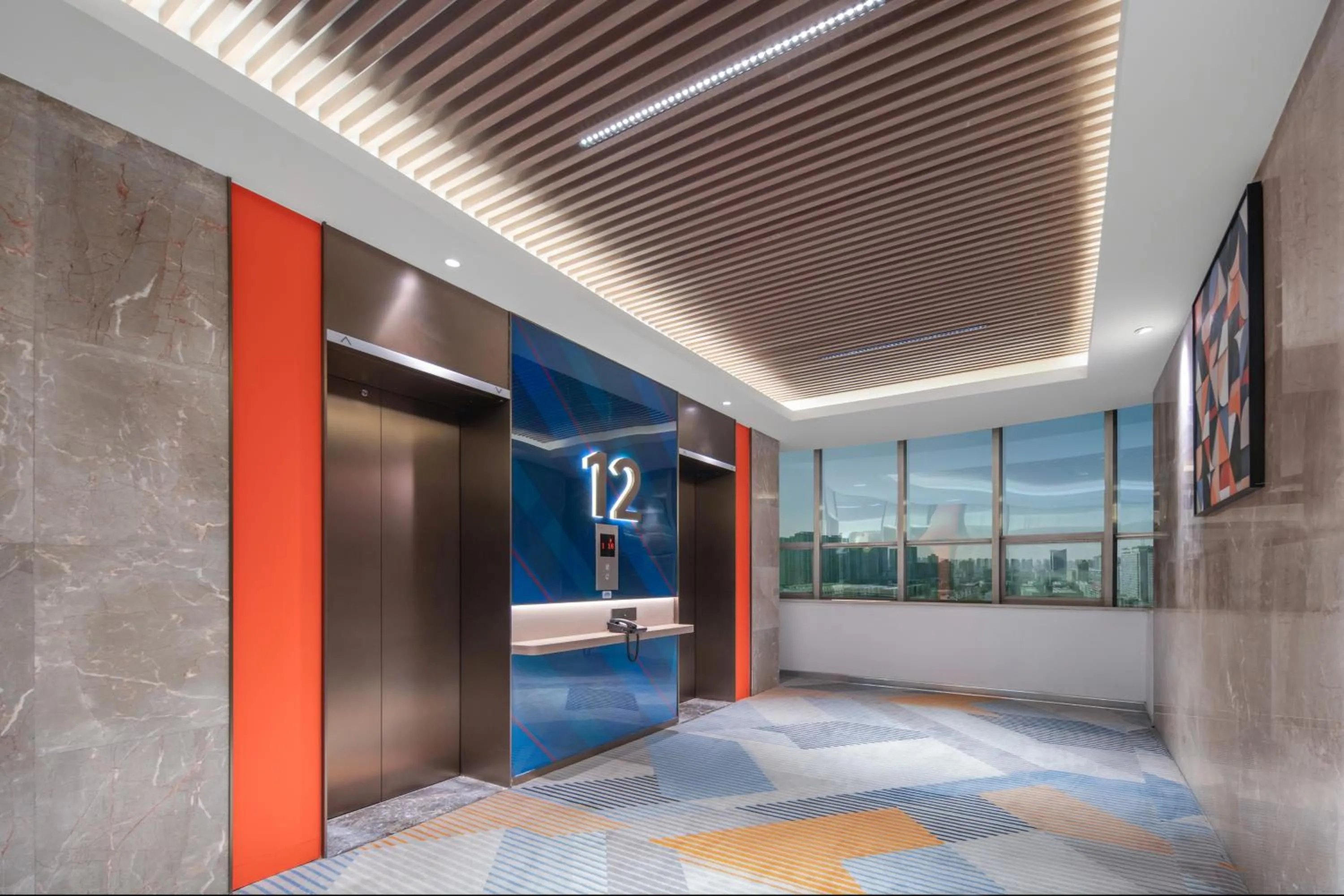 elevator in Holiday Inn Express Zhengzhou Garden Road