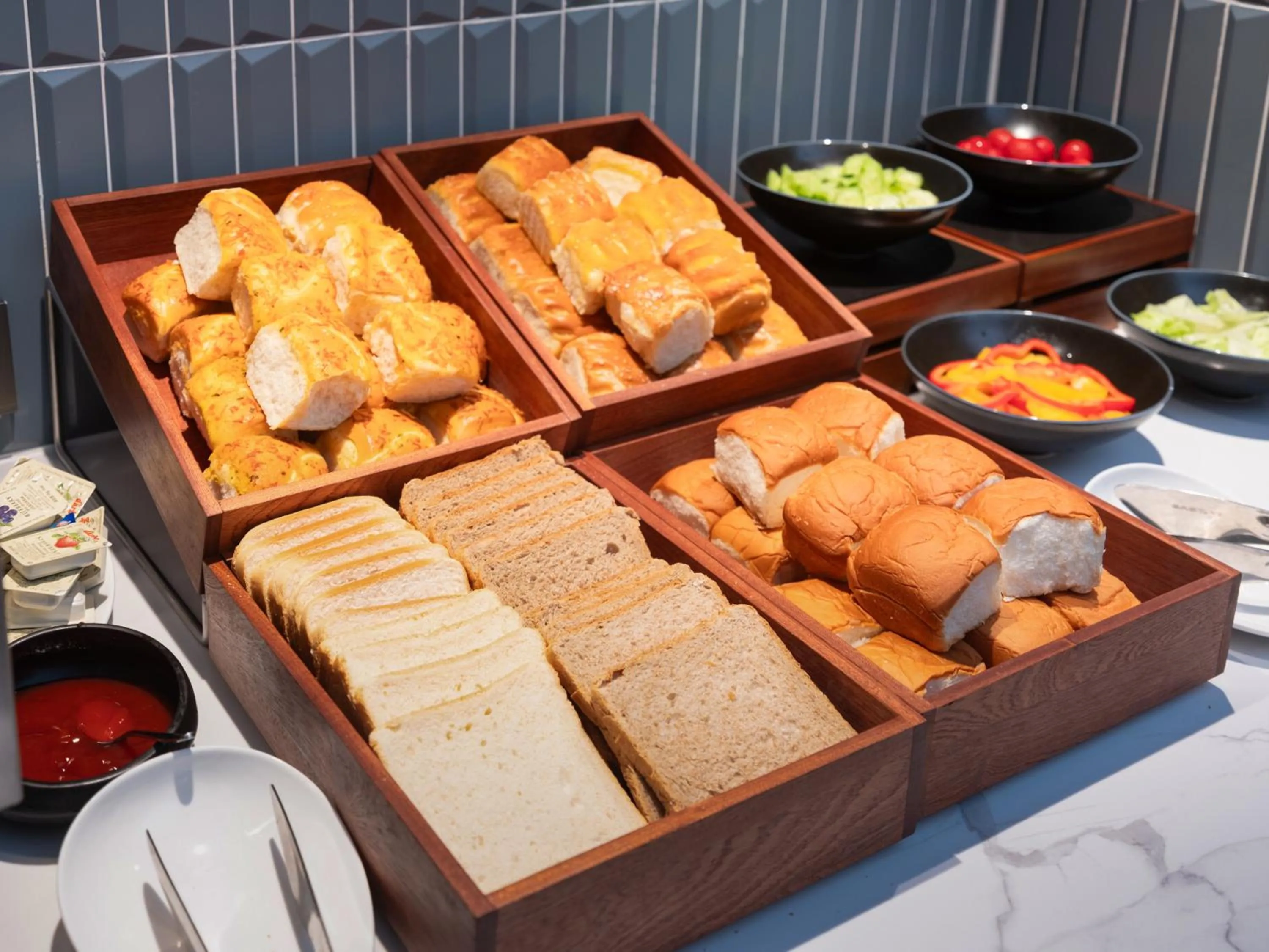 Buffet breakfast in Holiday Inn Express Zhengzhou Garden Road