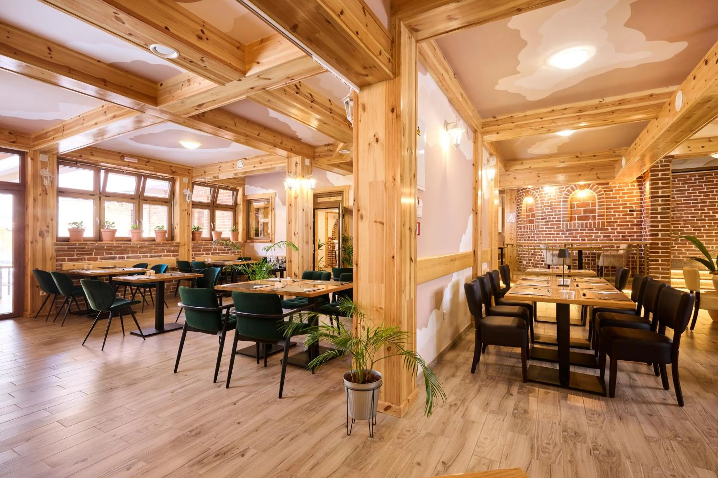 Restaurant/places to eat in Hotel Kadoor