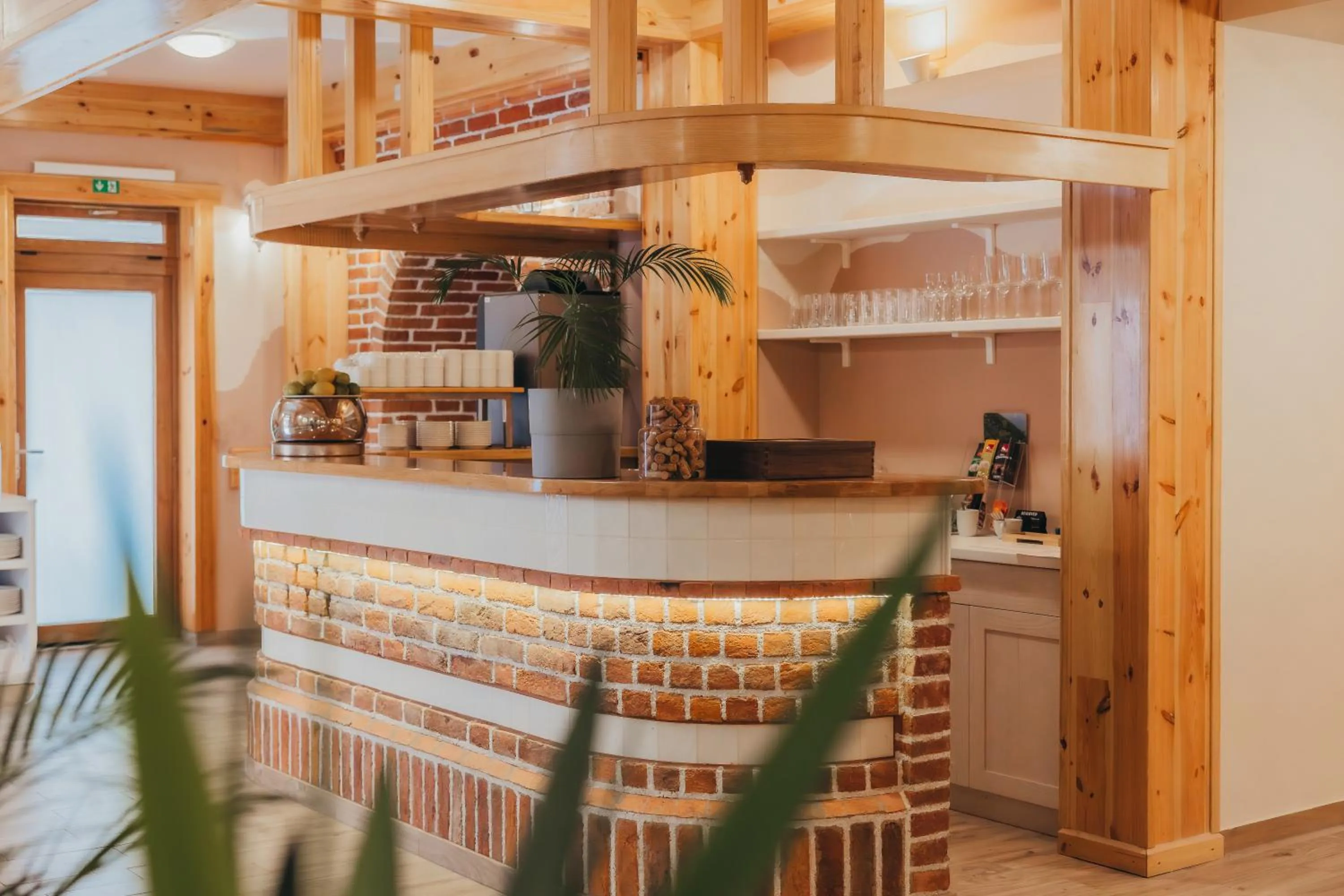 Restaurant/places to eat in Hotel Kadoor