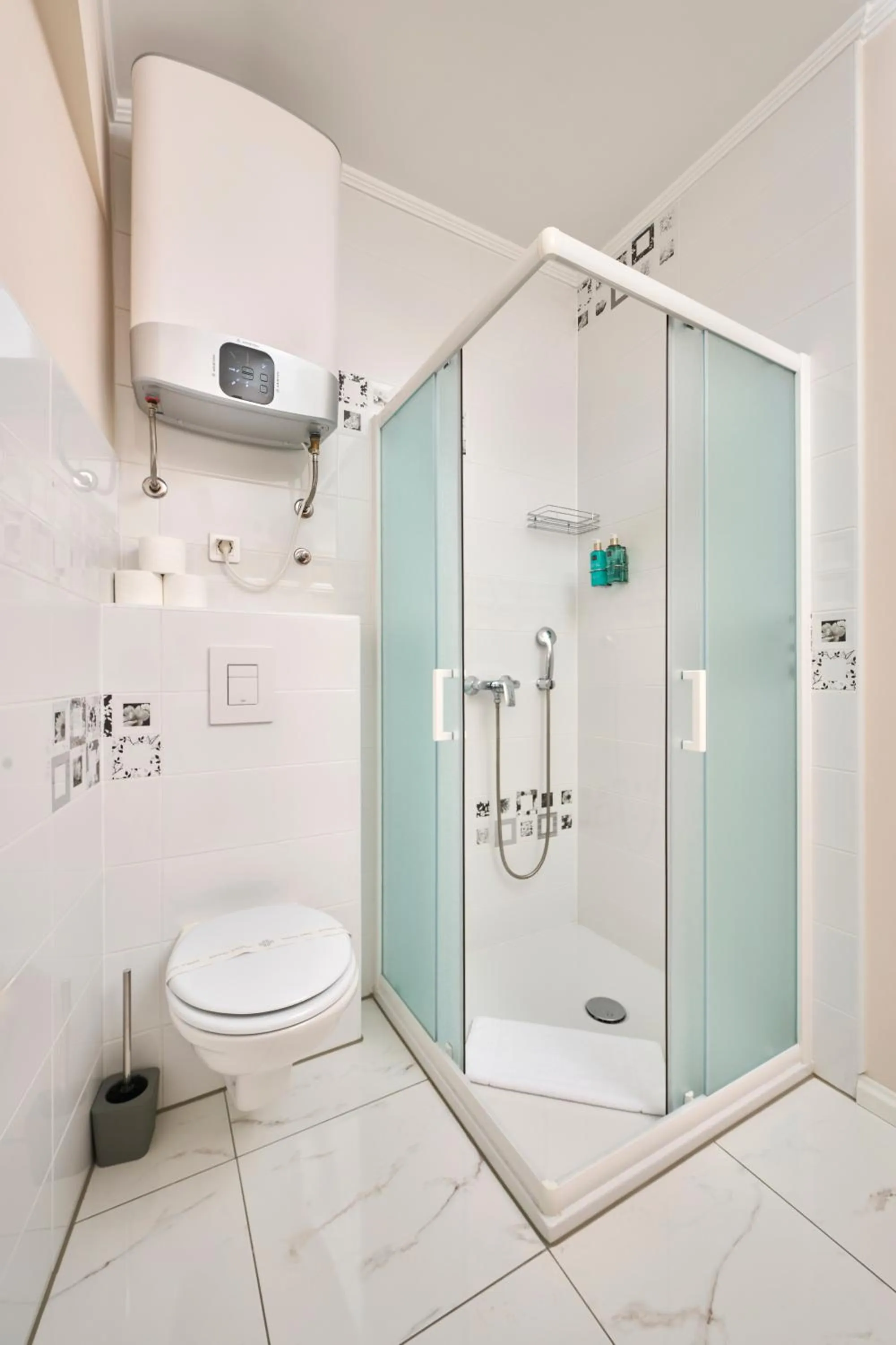 Shower in Hotel Kadoor