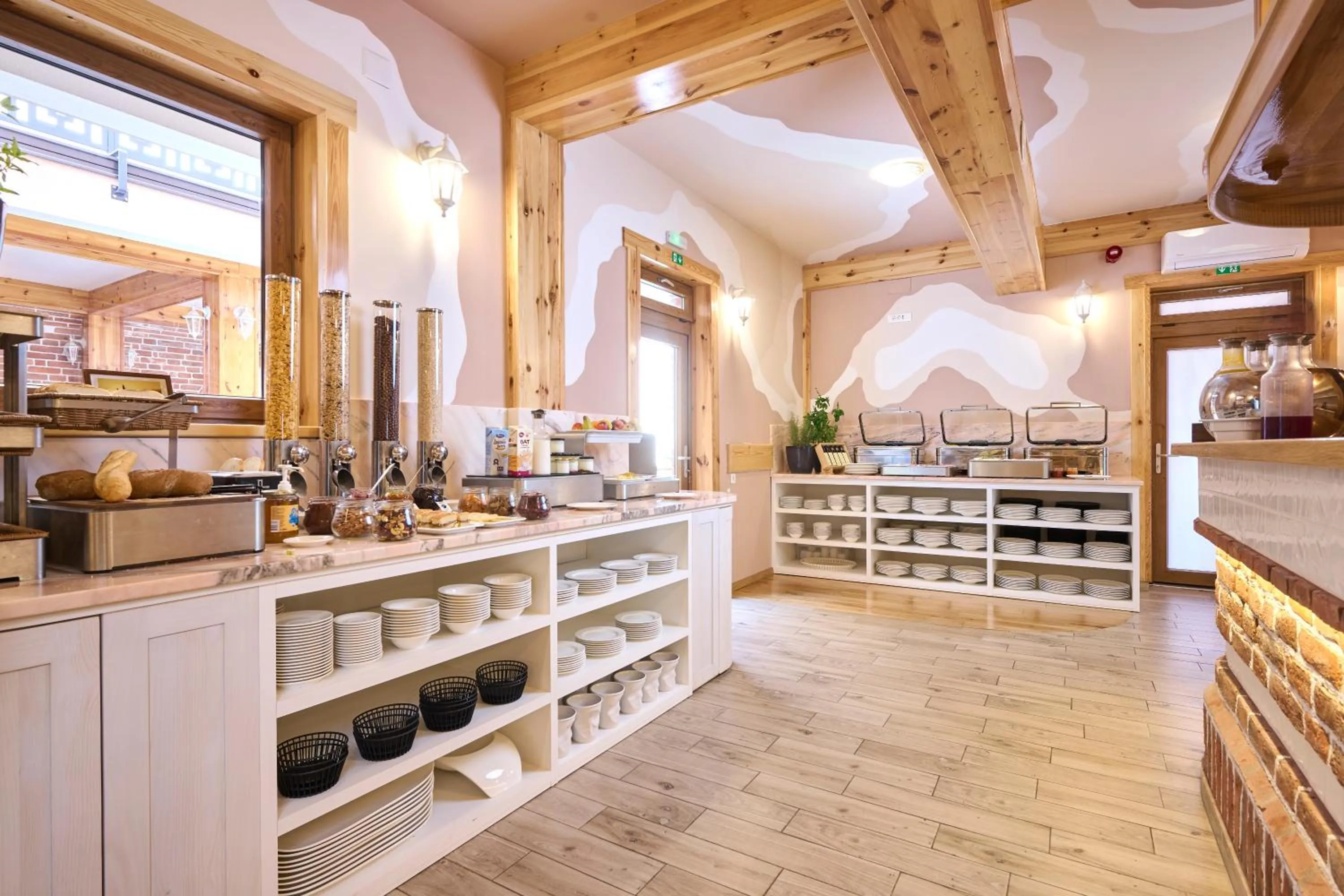 Restaurant/places to eat in Hotel Kadoor