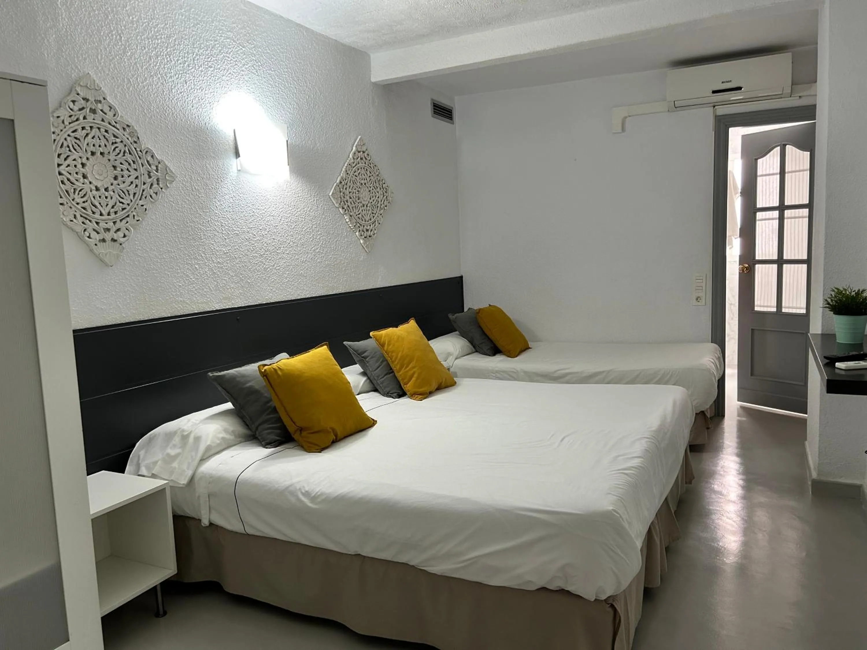 Bed in Hostal Berlin