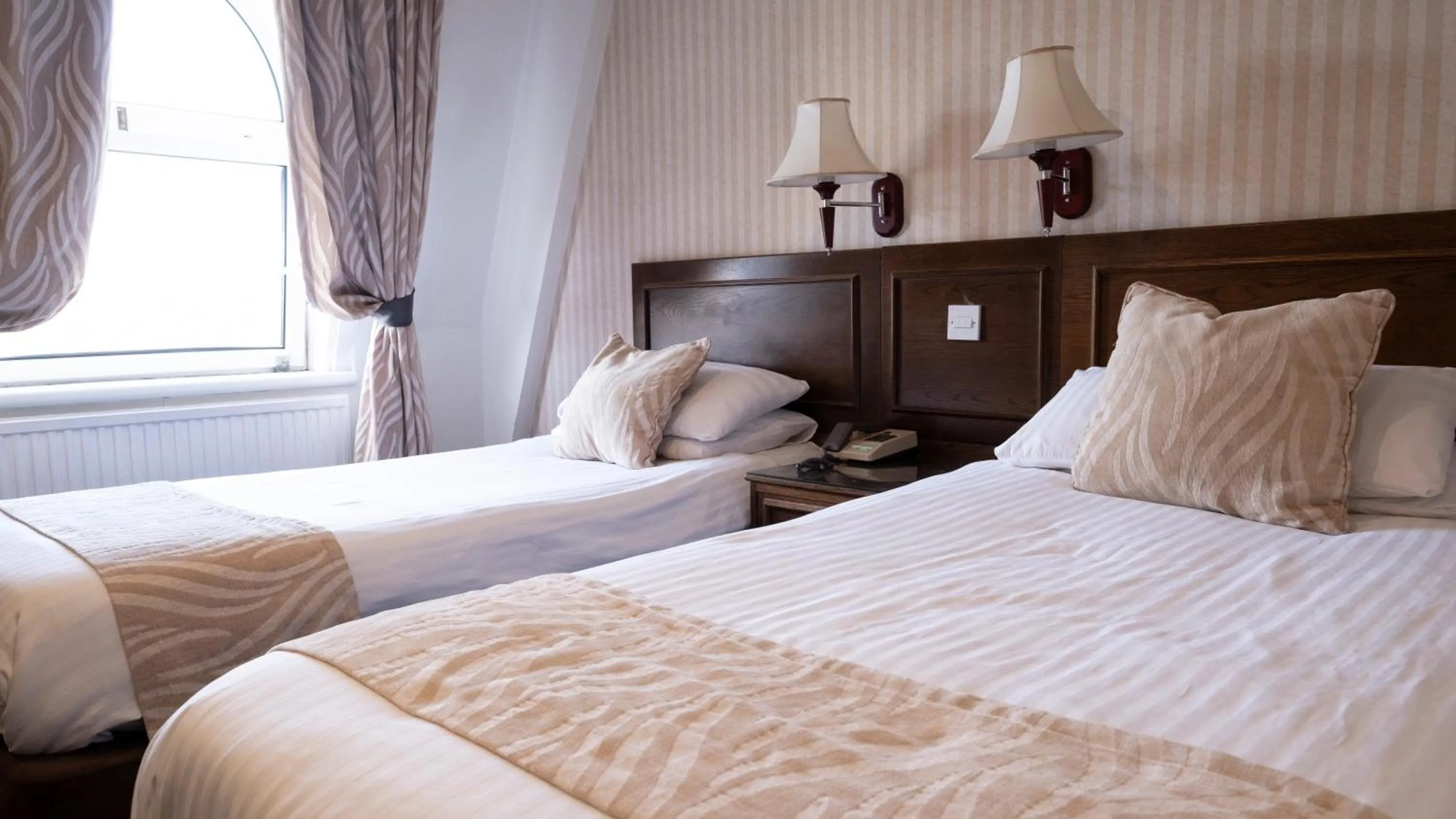 Bed in Durrant House Hotel