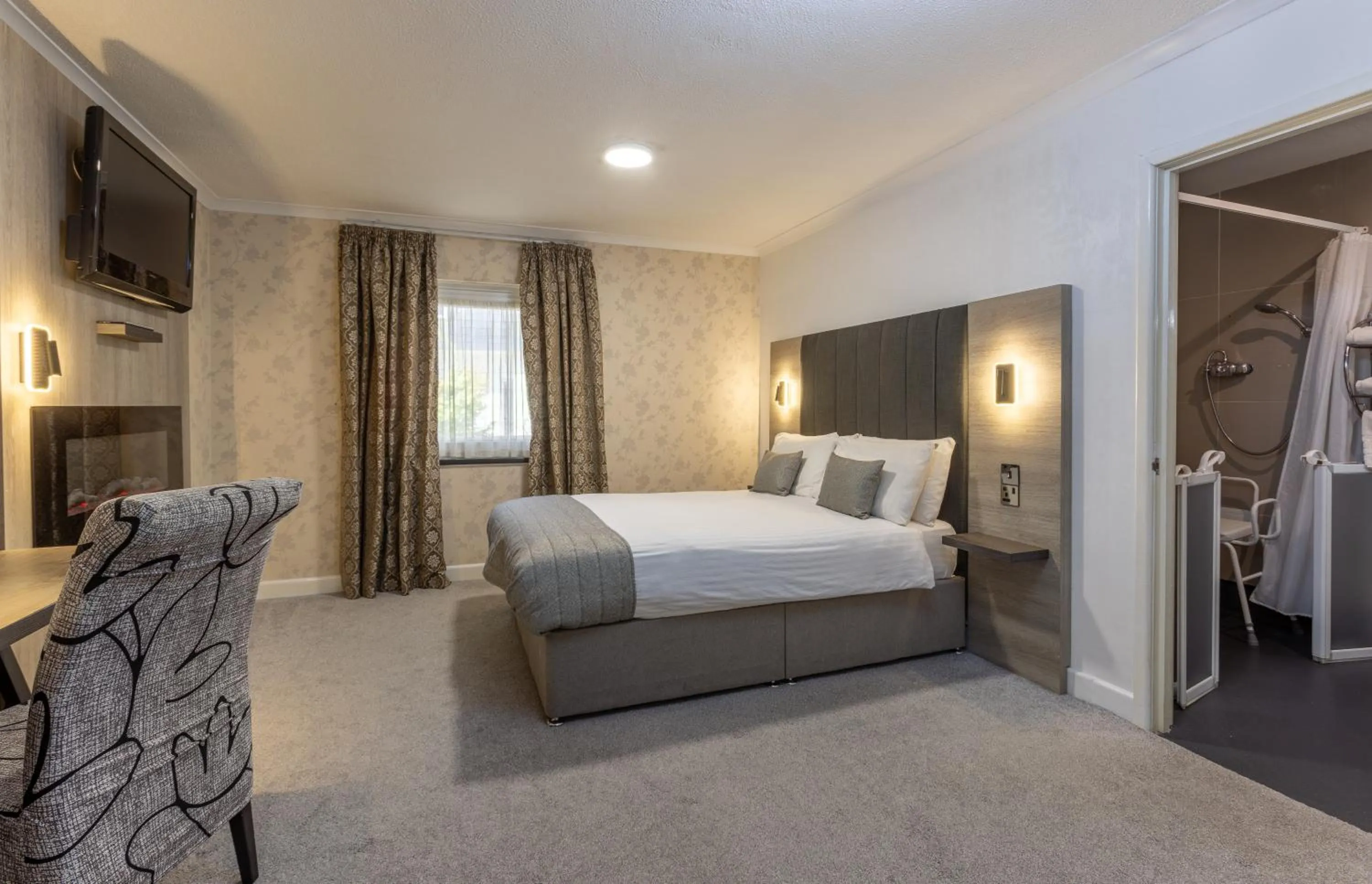 Bed in Durrant House Hotel