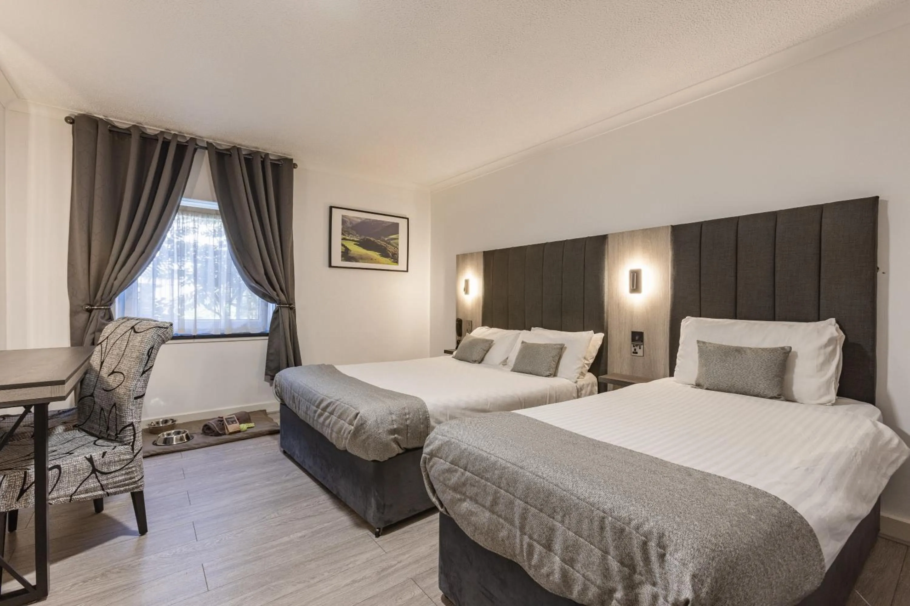 Photo of the whole room, Bed in Durrant House Hotel