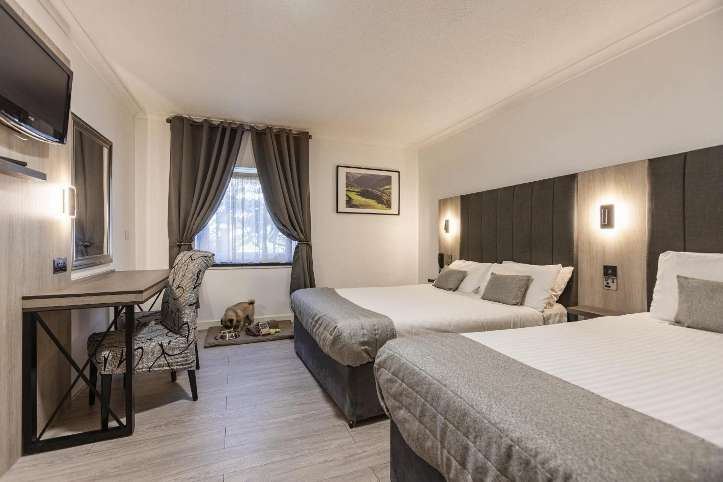 Bed in Durrant House Hotel