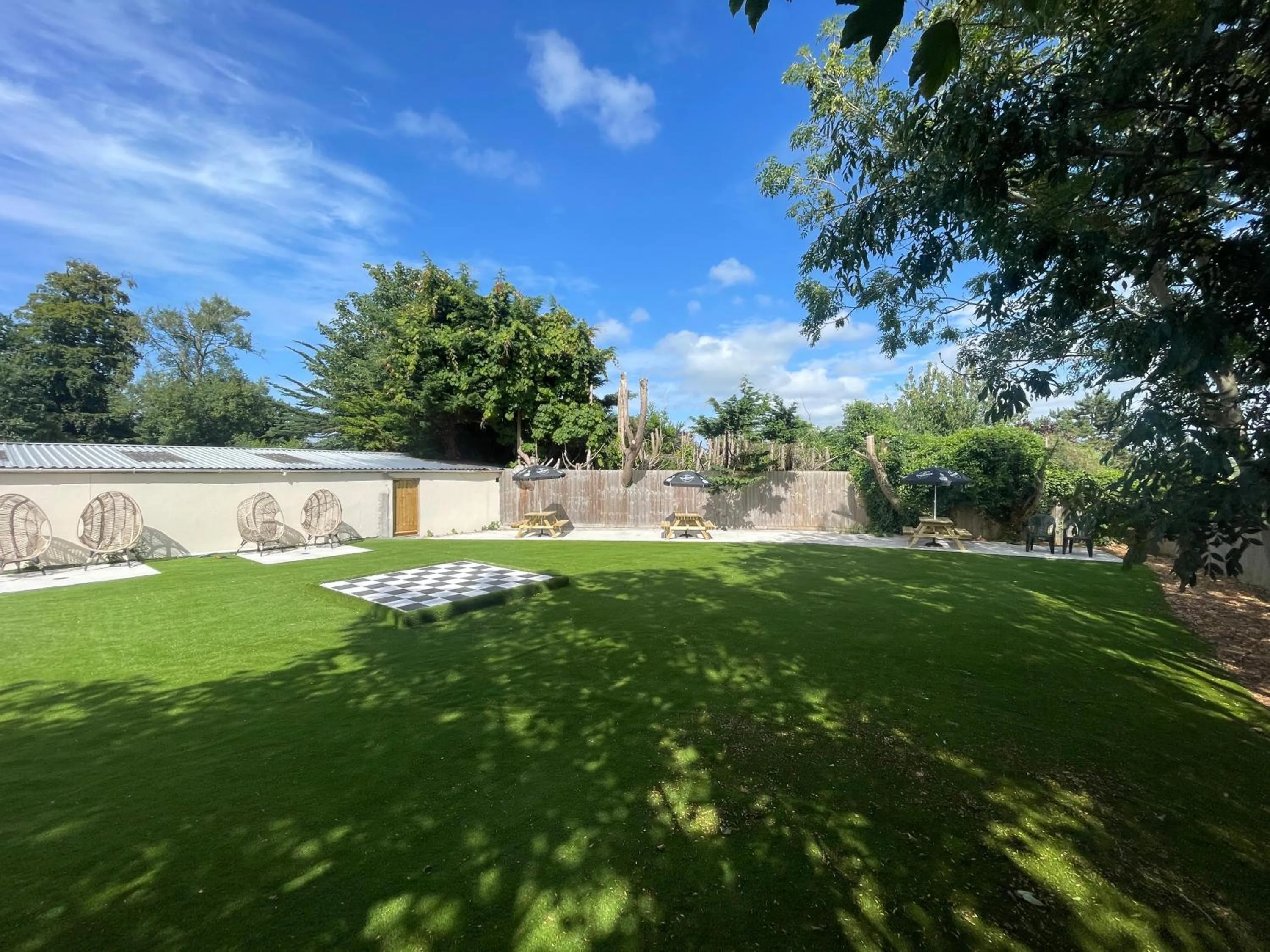 Garden in Durrant House Hotel